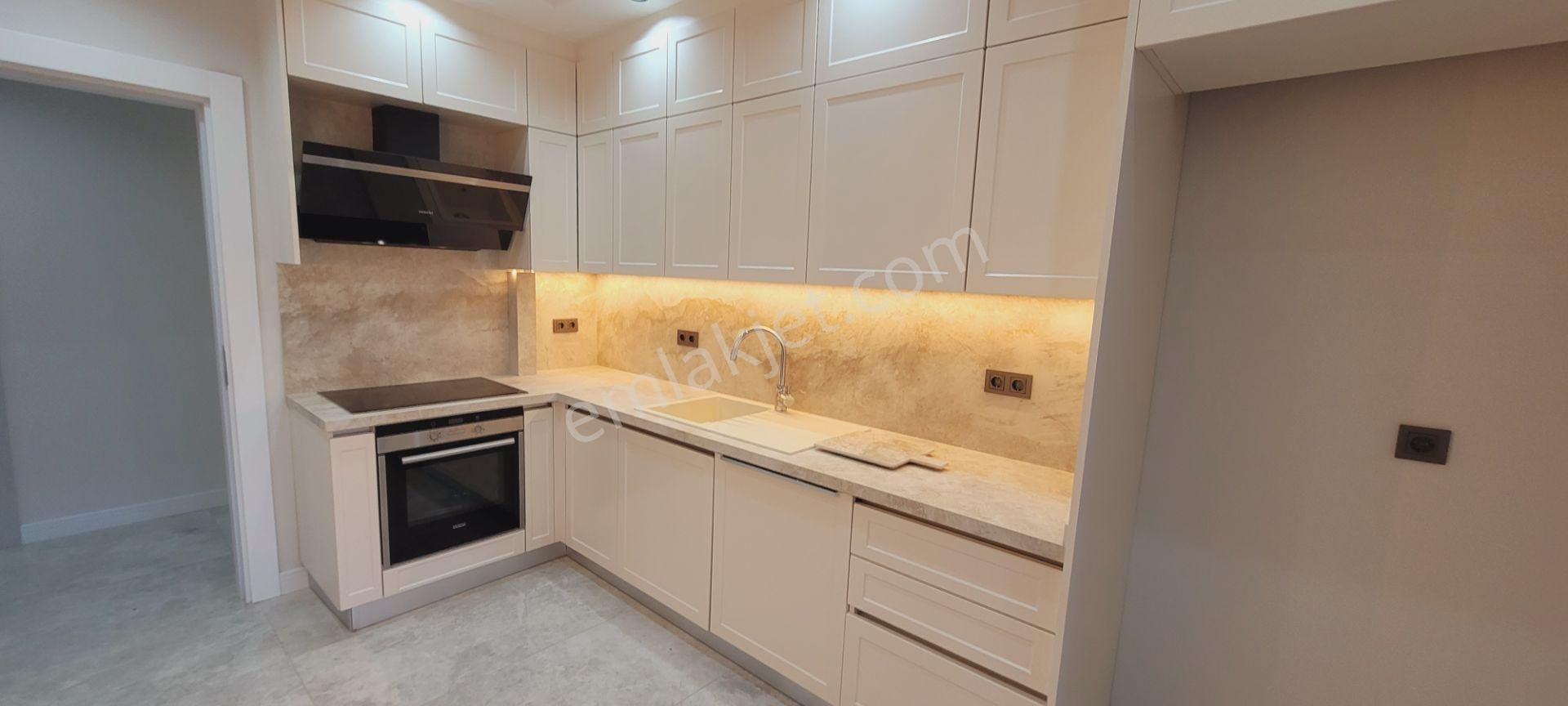 Ethemefendi Caddesinde Havuzlu Net 120m2 Olan 3+1 - Görsel 5