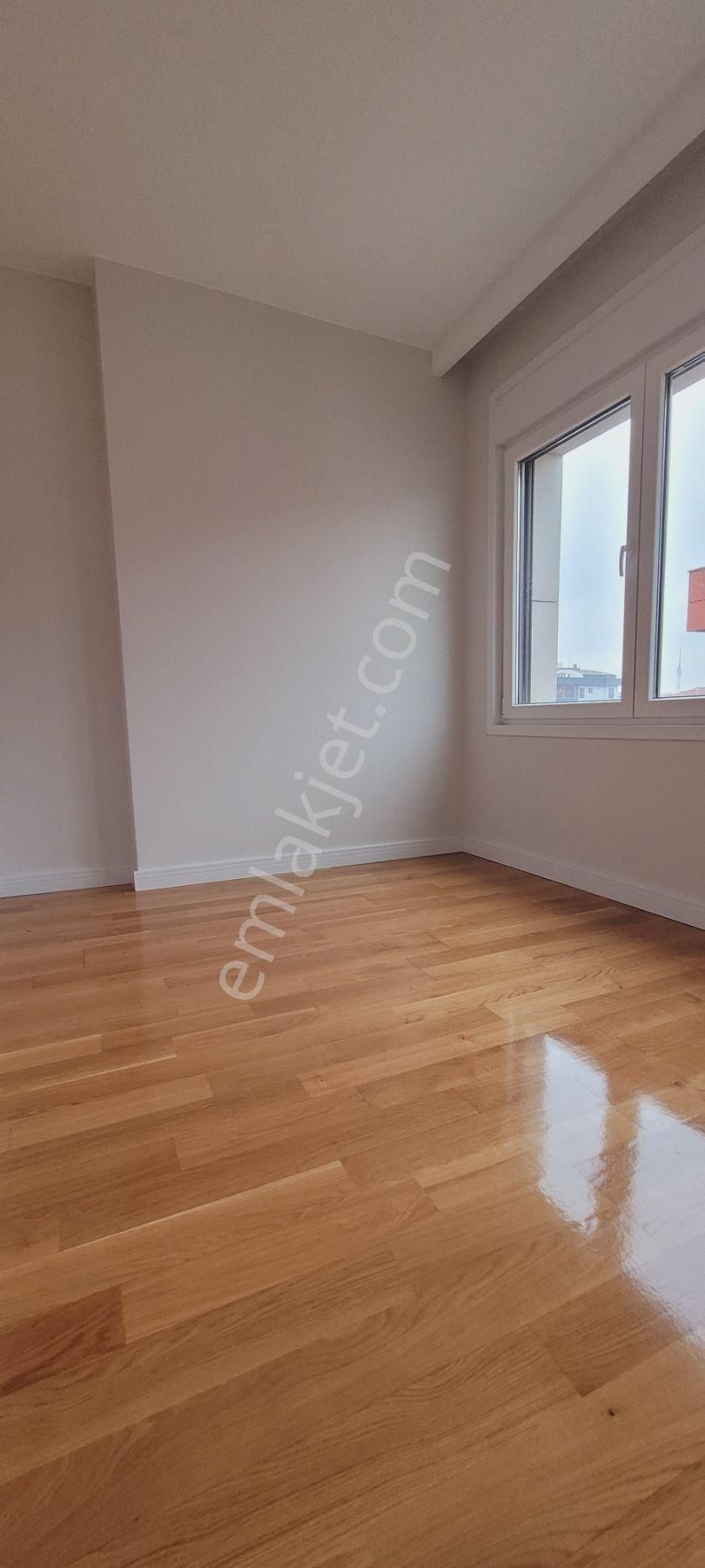 Ethemefendi Caddesinde Havuzlu Net 120m2 Olan 3+1 - Görsel 15