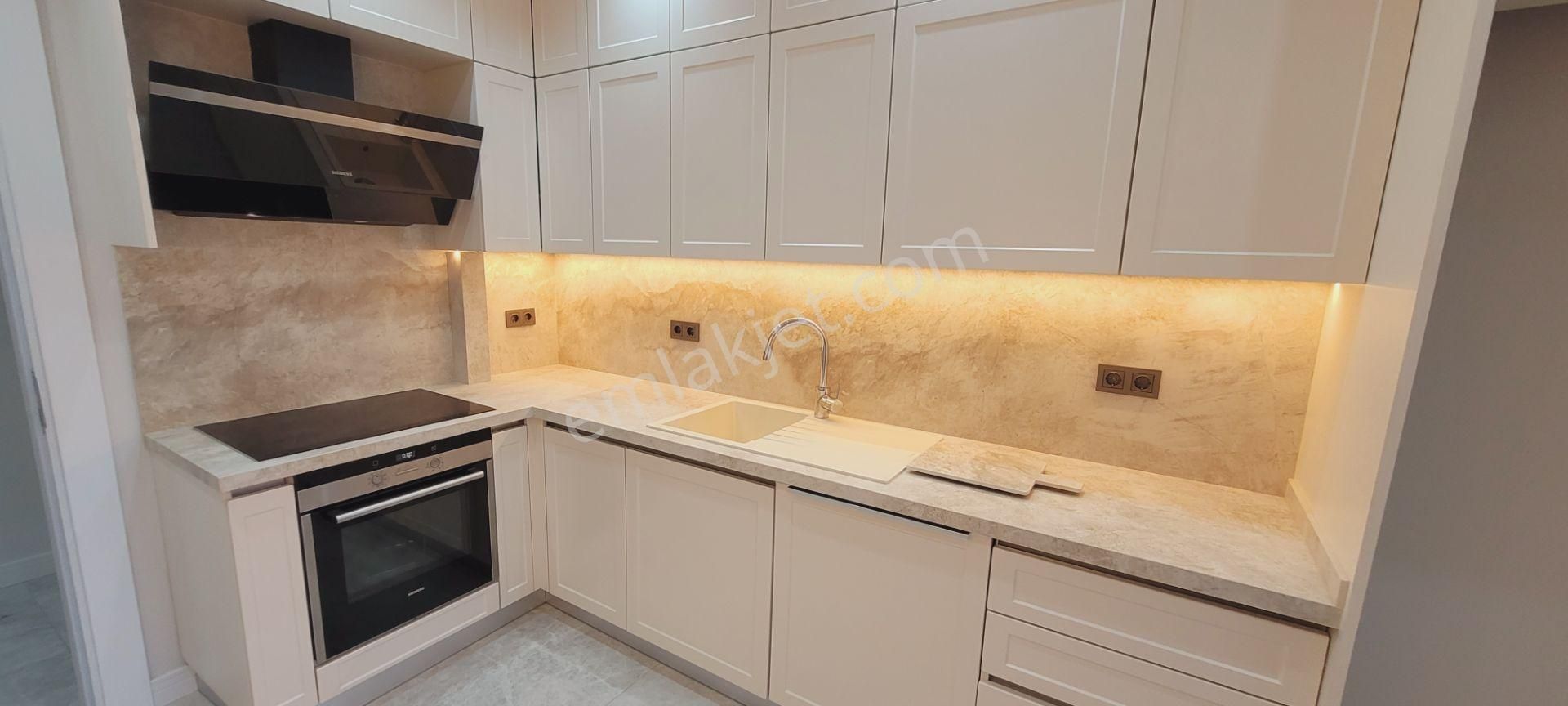 Ethemefendi Caddesinde Havuzlu Net 120m2 Olan 3+1 - Görsel 3