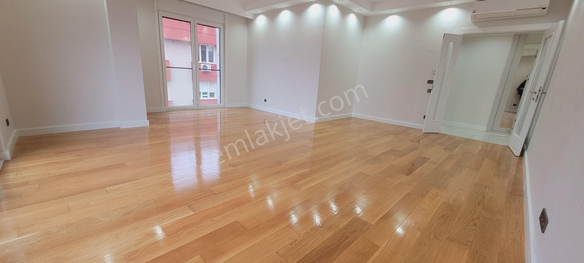 Ethemefendi Caddesinde Havuzlu Net 120m2 Olan 3+1 - Görsel 9