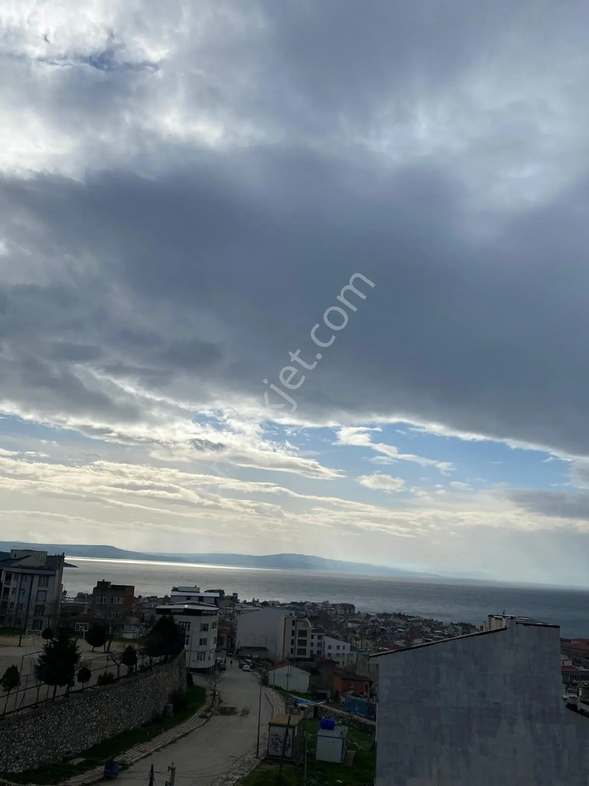Erdek Atatürk Mahallesi'nde Full Deniz Manzaralı 2+1 Satılık