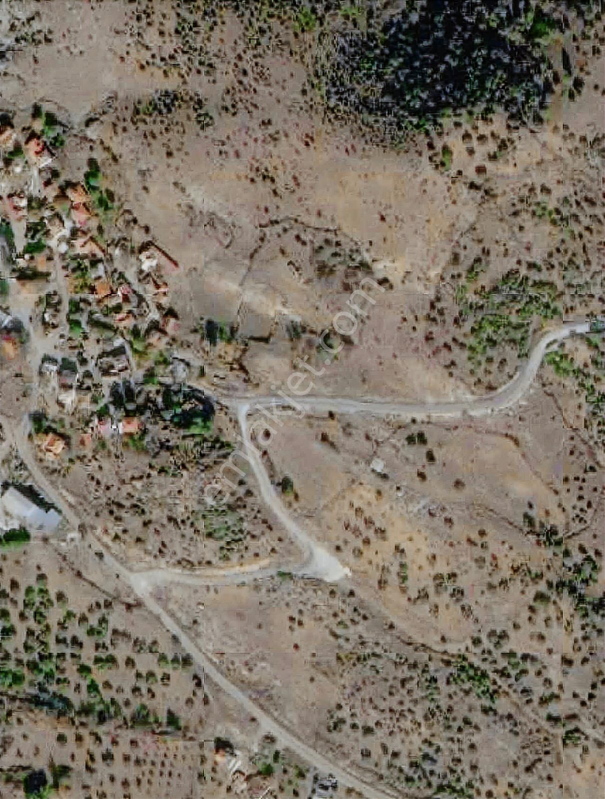 Turpa Arxes Dikili'den Yenice Mah Asfalt Kenarı Tarla Satılıktır