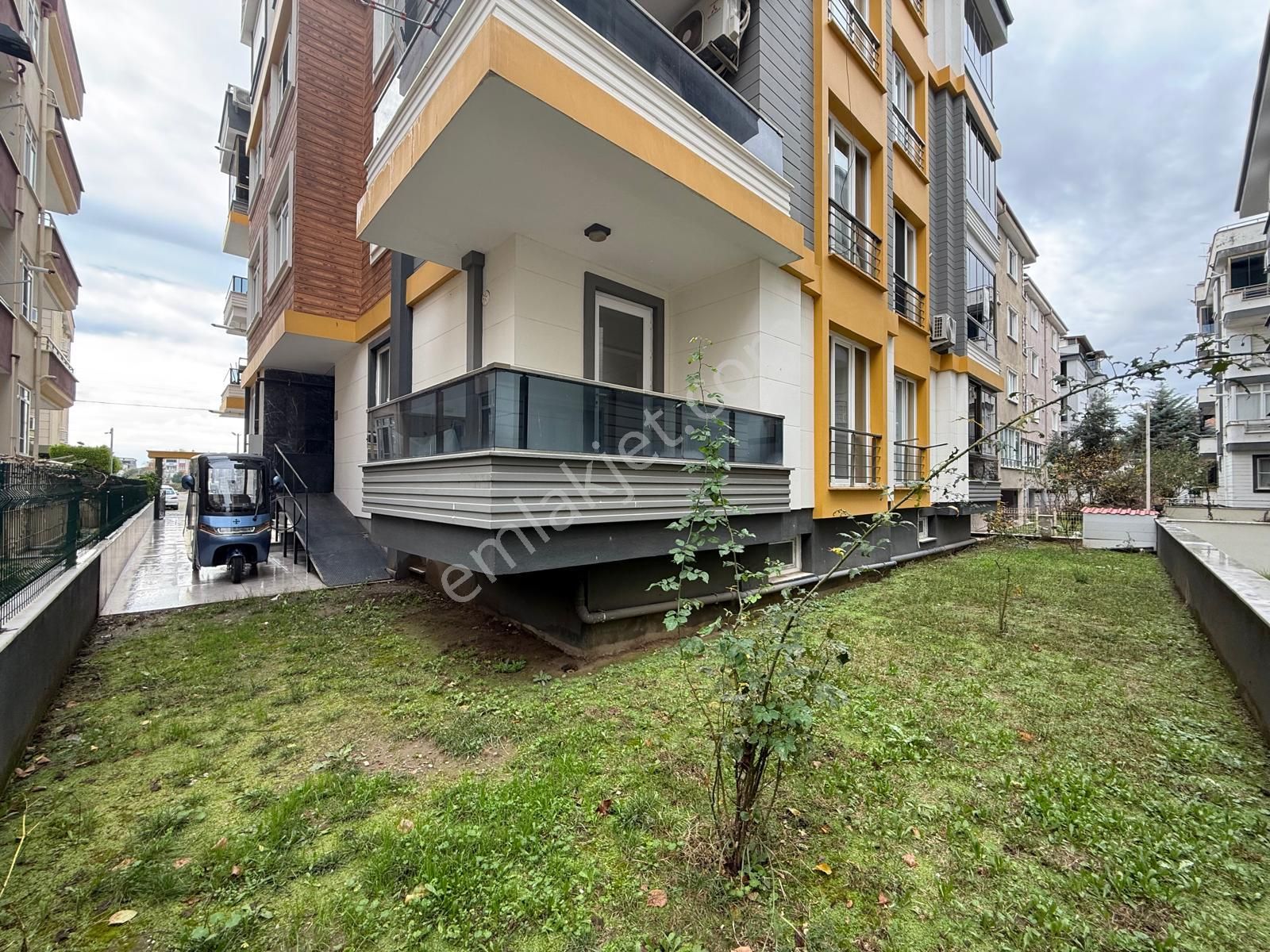 ꧁ay Emlaktan꧂akçayda Muhteşem Konumlu Müstakil Tadında Satılık 1+1 Yeni Lüx Daire