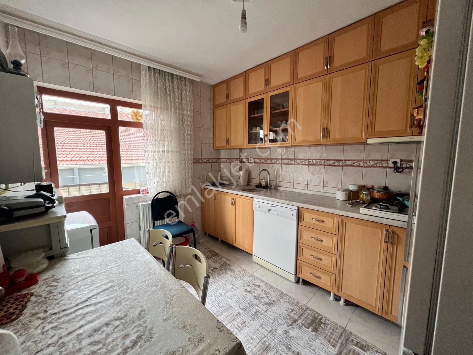 Kalcik Emlaktan 2+1 Manzaralı Kat'ta Uygun Fiyatlı Geniş Daire