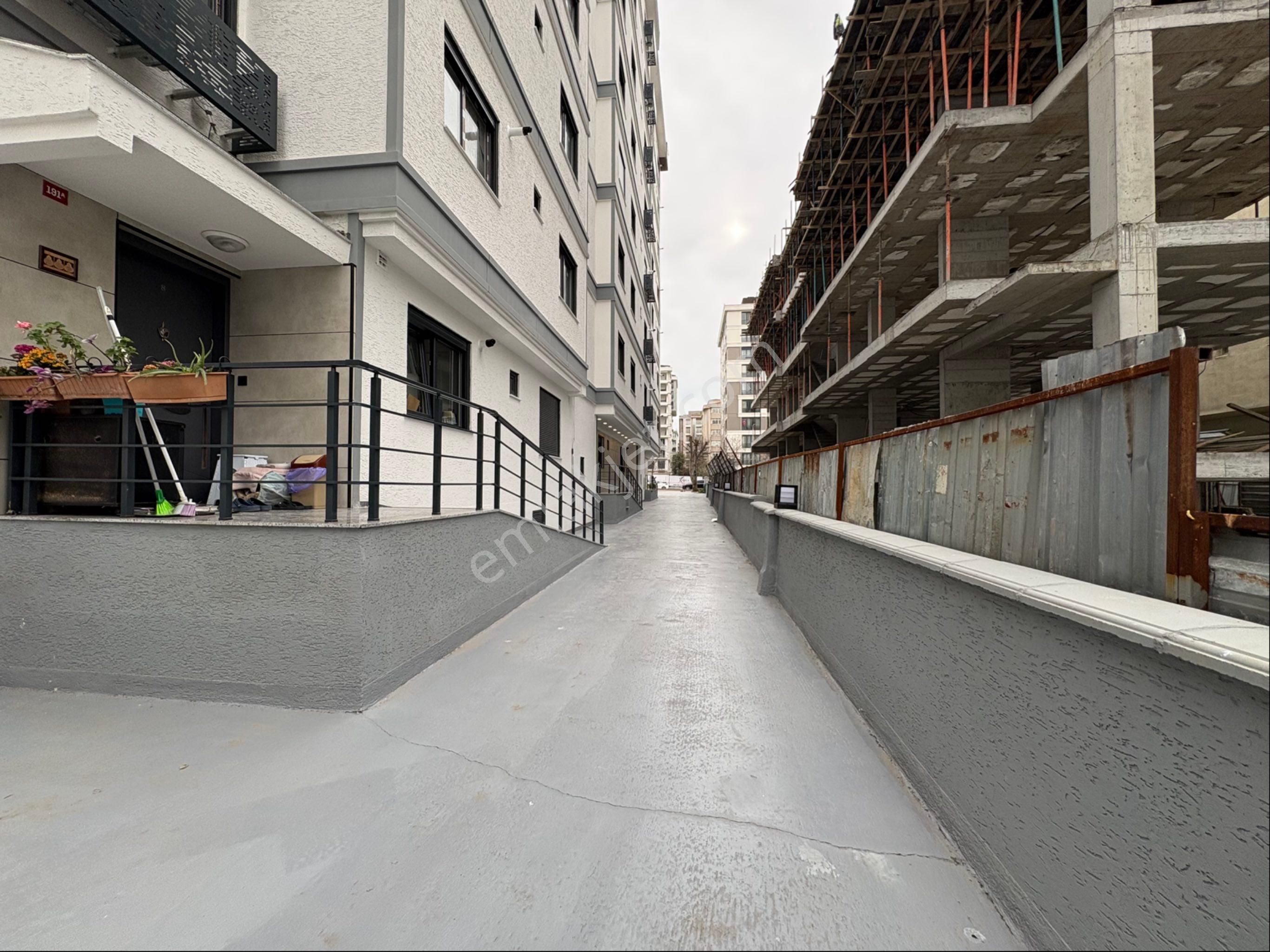 Göztepede F.kerim Gökay Cad. Üzeri Açık Ve Kapalı Otoparklı 3+1 - Görsel 33