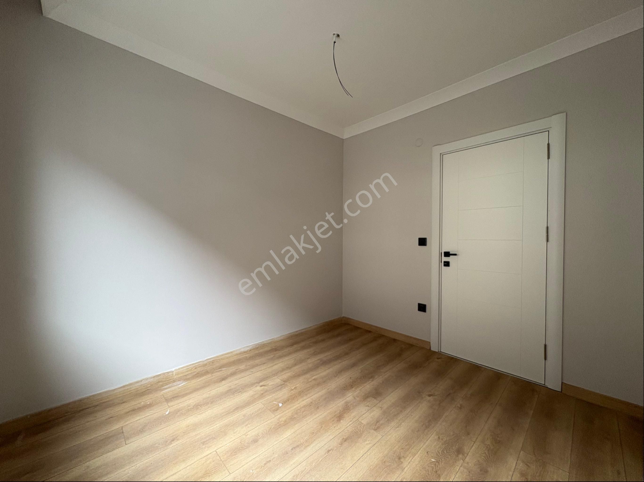 Göztepede F.kerim Gökay Cad. Üzeri Açık Ve Kapalı Otoparklı 3+1 - Görsel 15