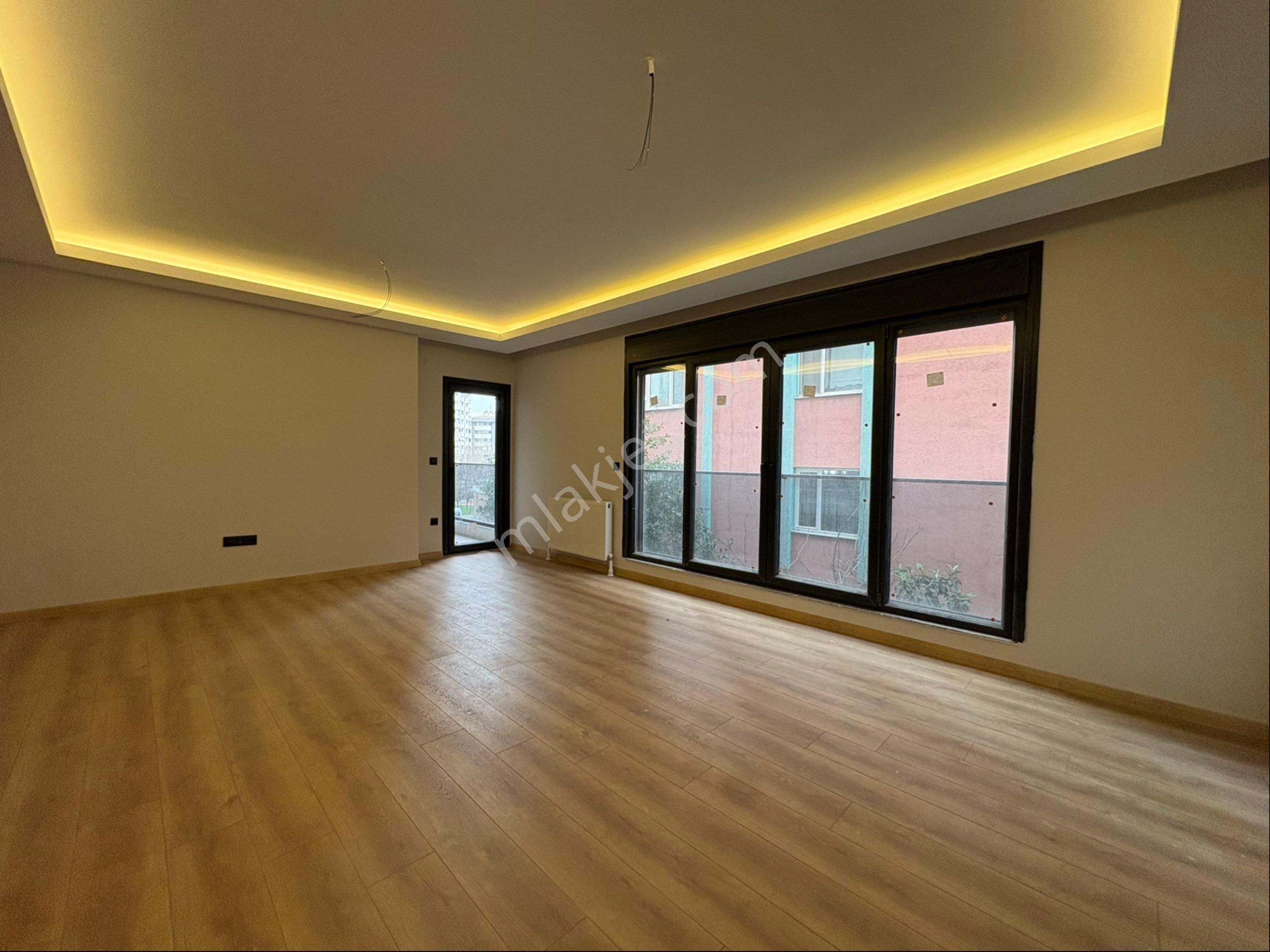 Göztepede F.kerim Gökay Cad. Üzeri Açık Ve Kapalı Otoparklı 3+1 - Görsel 2