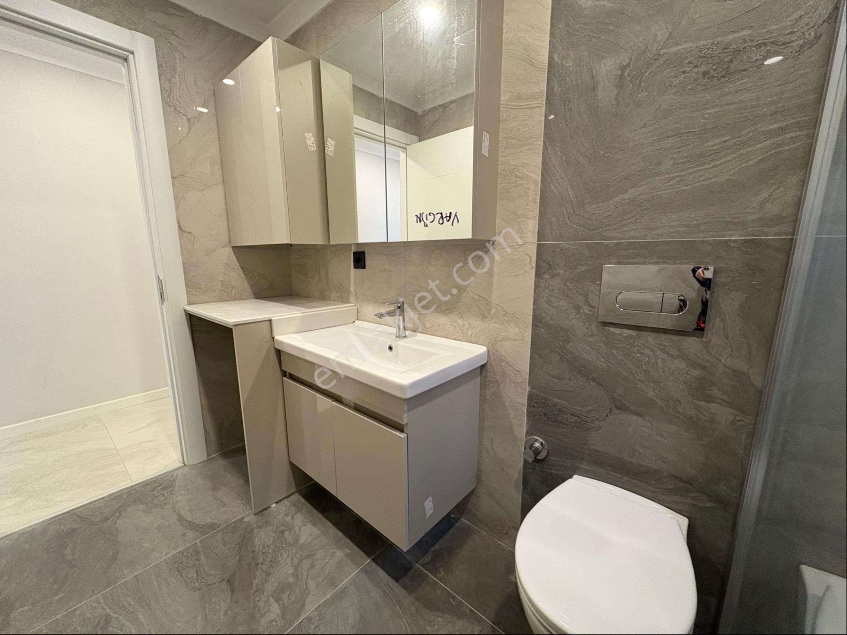 Göztepede F.kerim Gökay Cad. Üzeri Açık Ve Kapalı Otoparklı 3+1 - Görsel 27