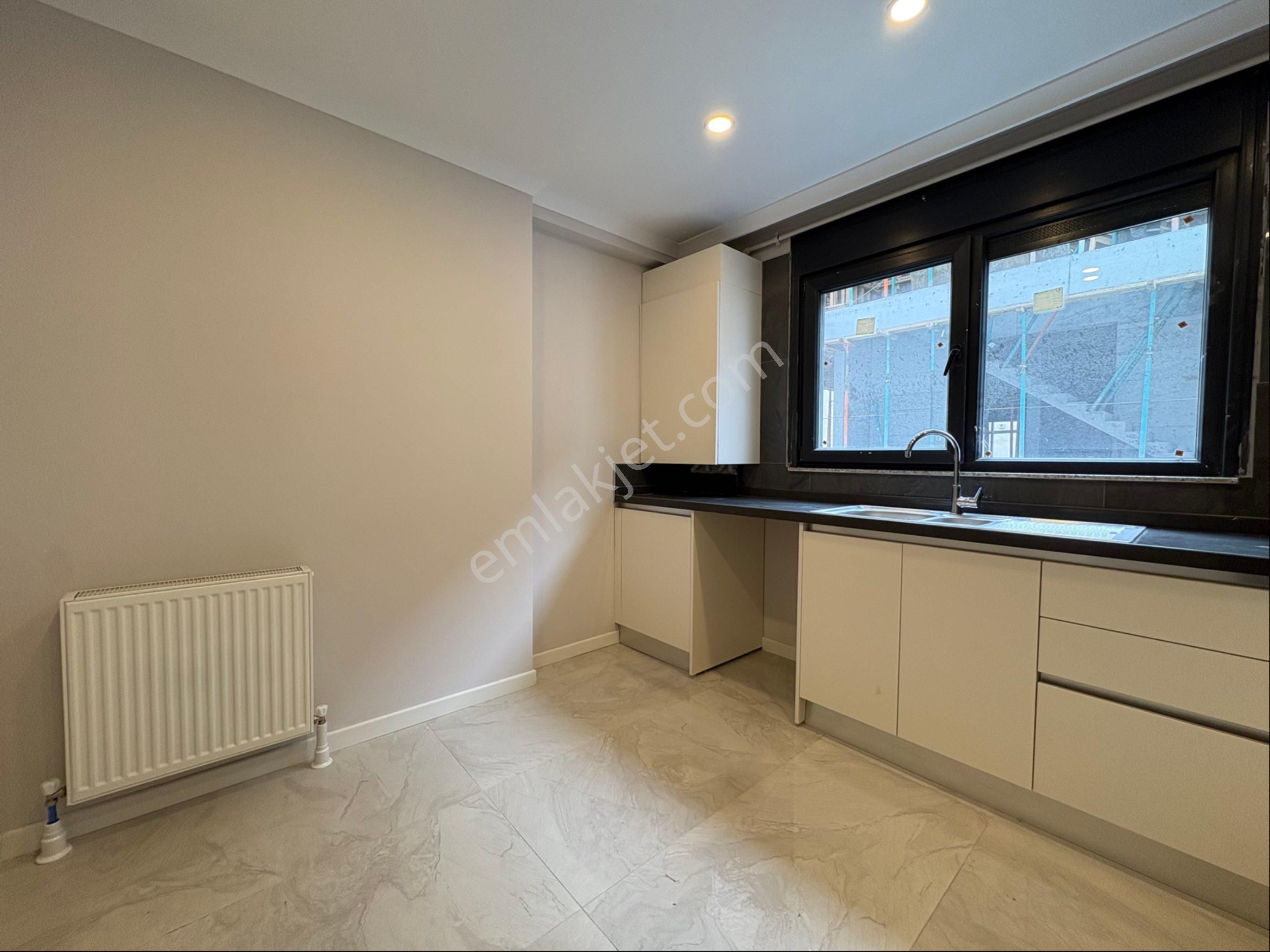 Göztepede F.kerim Gökay Cad. Üzeri Açık Ve Kapalı Otoparklı 3+1 - Görsel 9