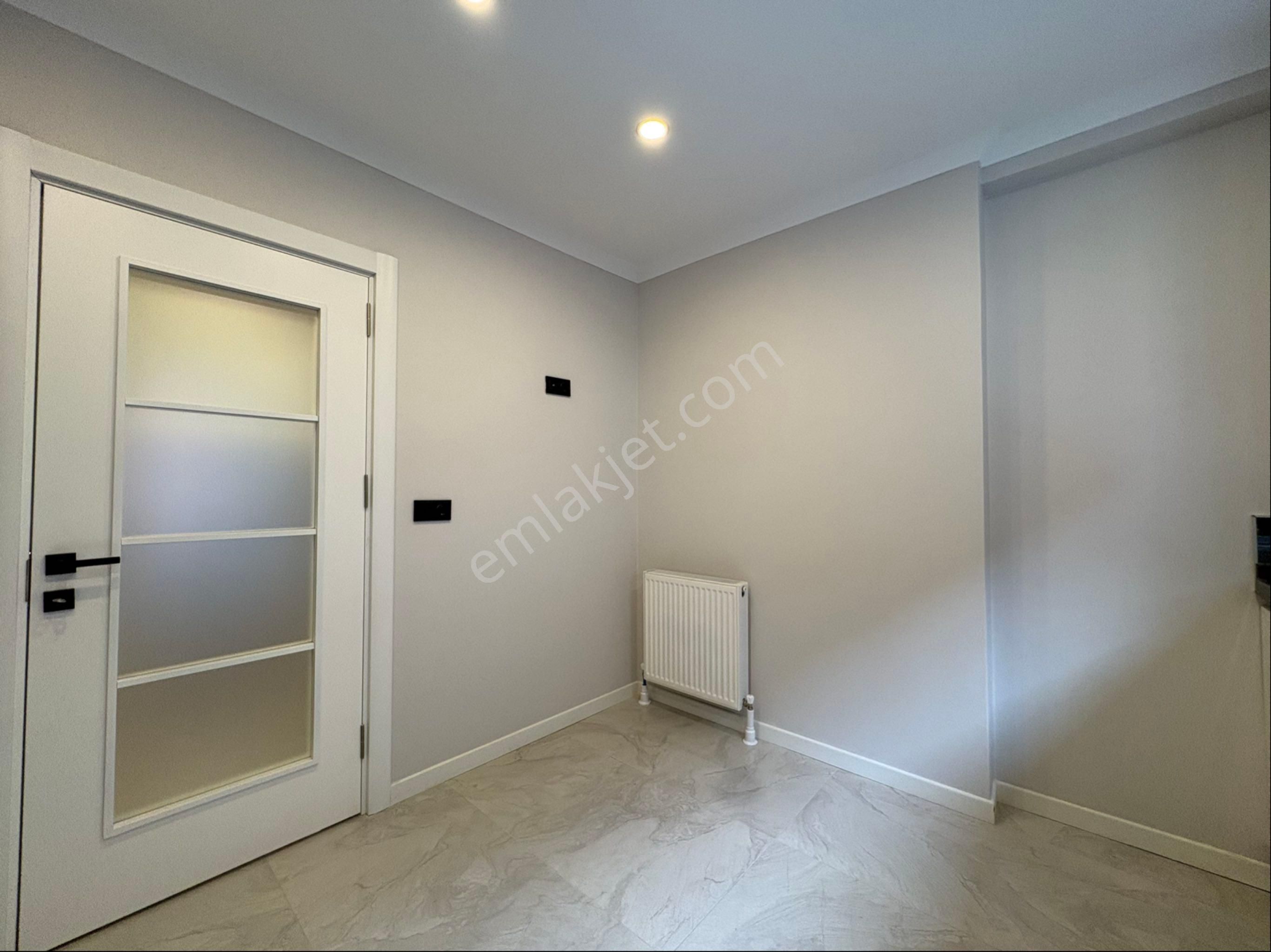 Göztepede F.kerim Gökay Cad. Üzeri Açık Ve Kapalı Otoparklı 3+1 - Görsel 12