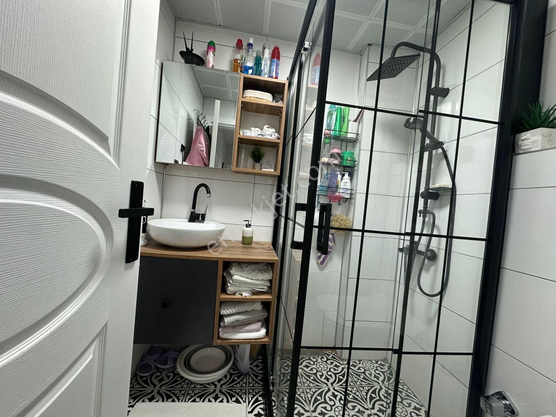 Sütlüce'de Köşe Bina Kaçırılmayacak Fırsat Bakımlı Masrafsız 2+1 - Görsel 9