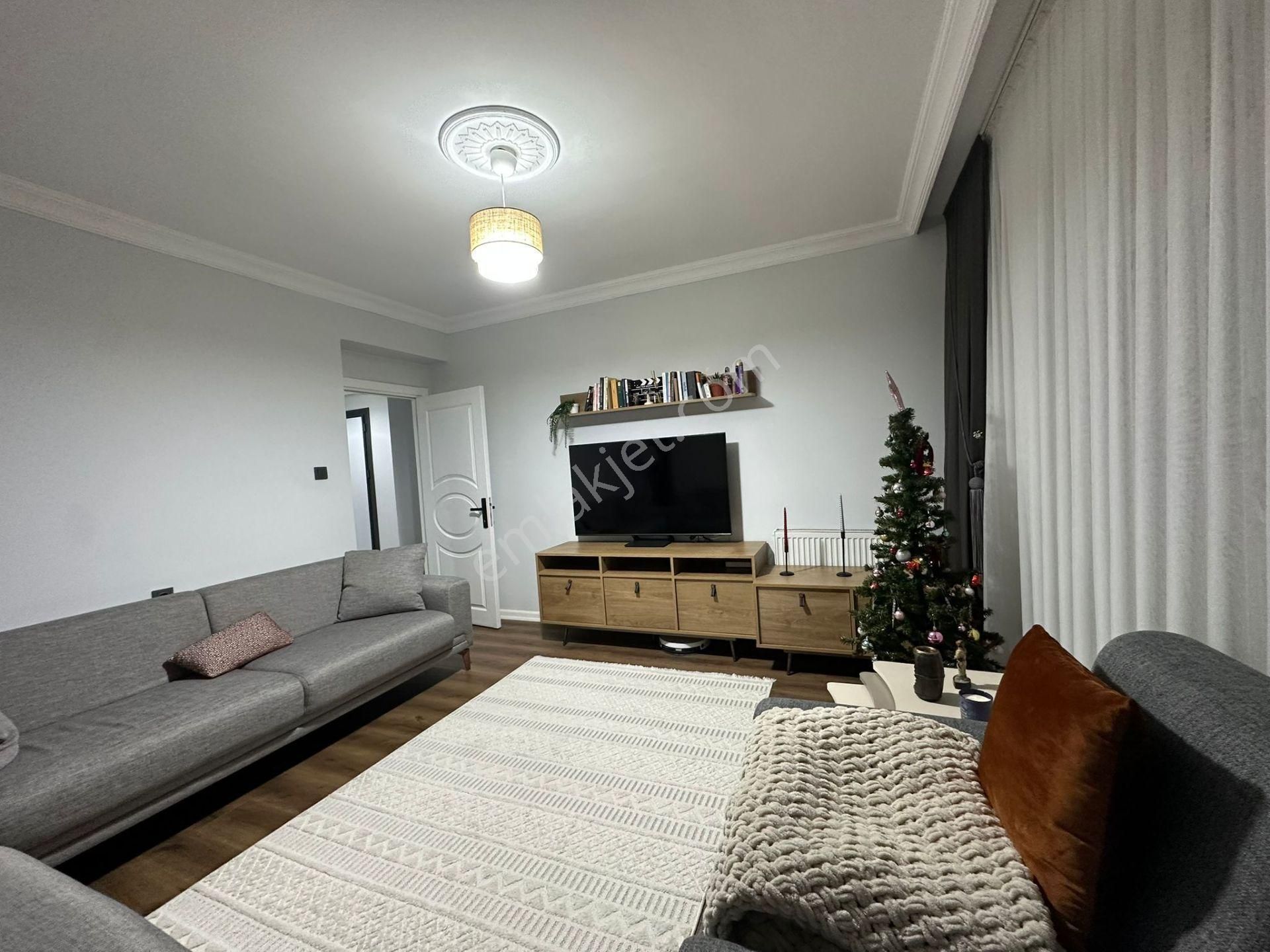 Sütlüce'de Köşe Bina Kaçırılmayacak Fırsat Bakımlı Masrafsız 2+1