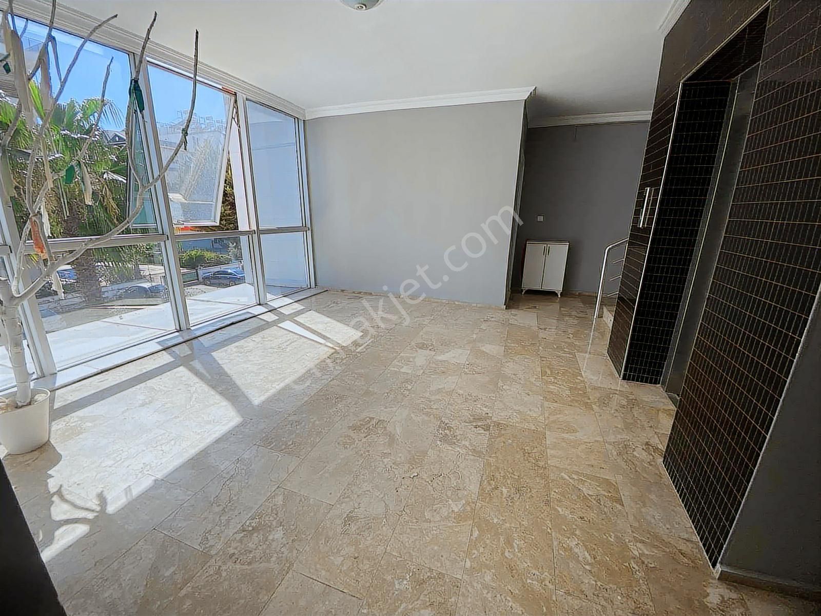 Konyaaltı Hurma'da Katta Satılık 1+1 Havuzlu Daire - Görsel 2