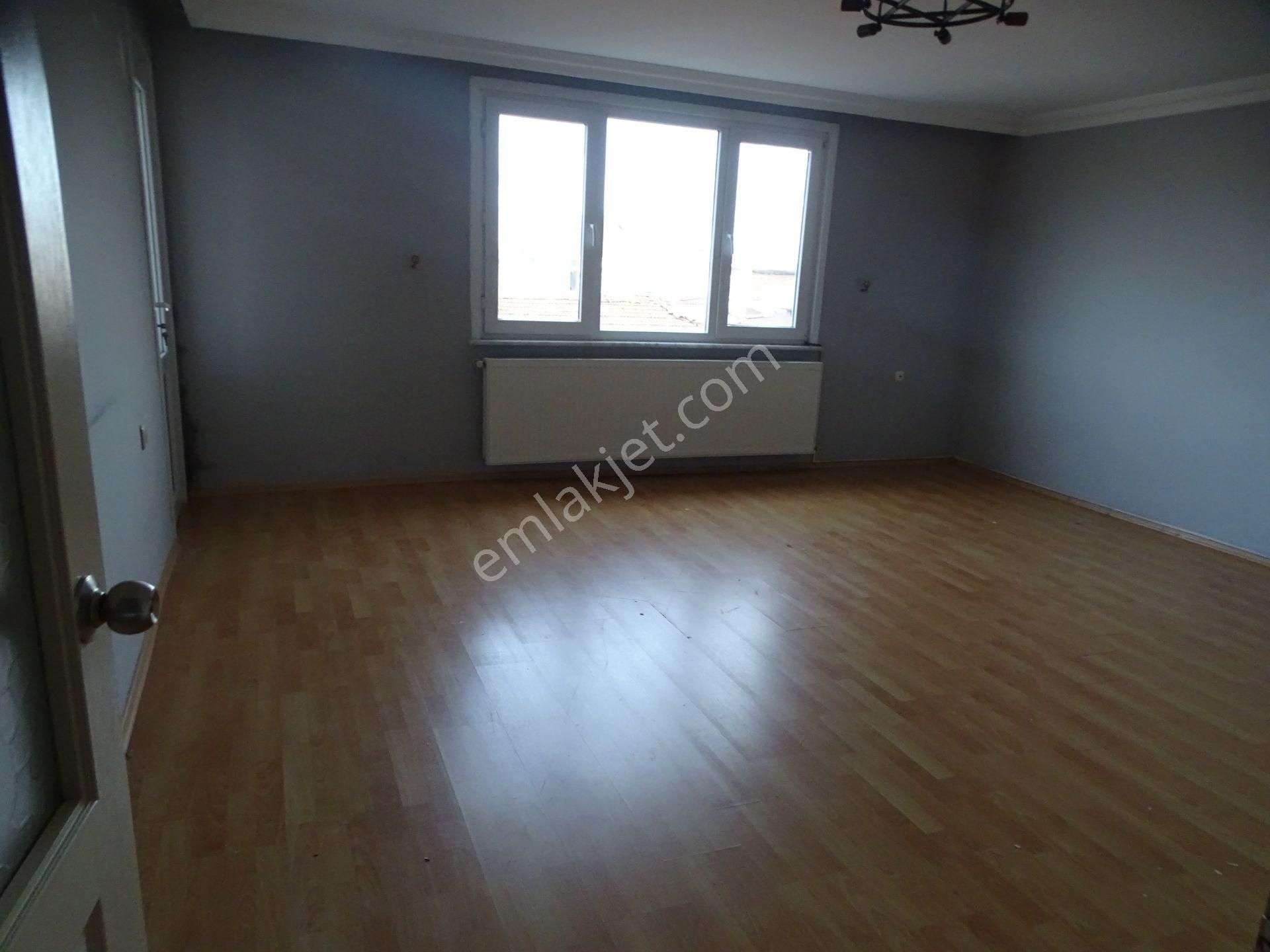 İstinye 'de İstinye Parka Yakın Ulaşımı Kolay Mahallede 2+1 Kombili Daire