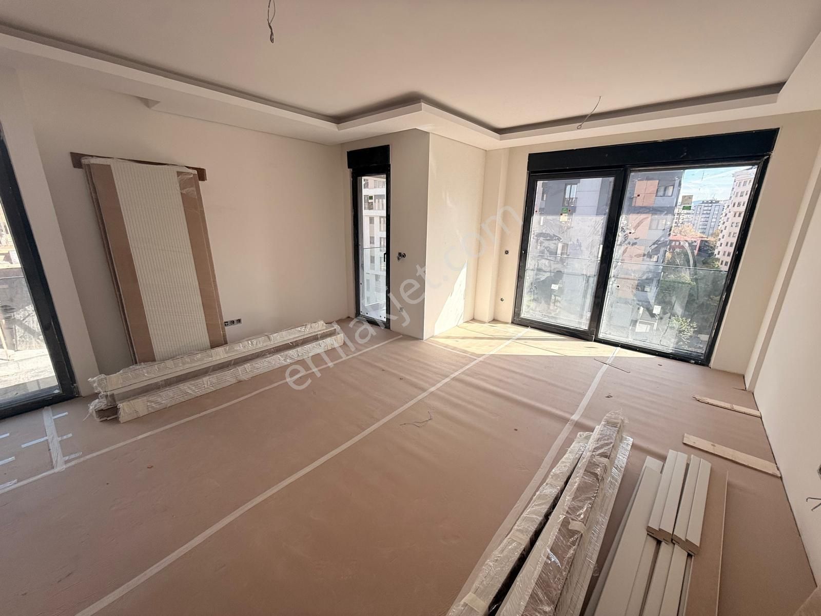 Utkudan Suadiyede Balkonlu Oturuma Hazır Sıfır Binada 2+1 Daire - Görsel 4