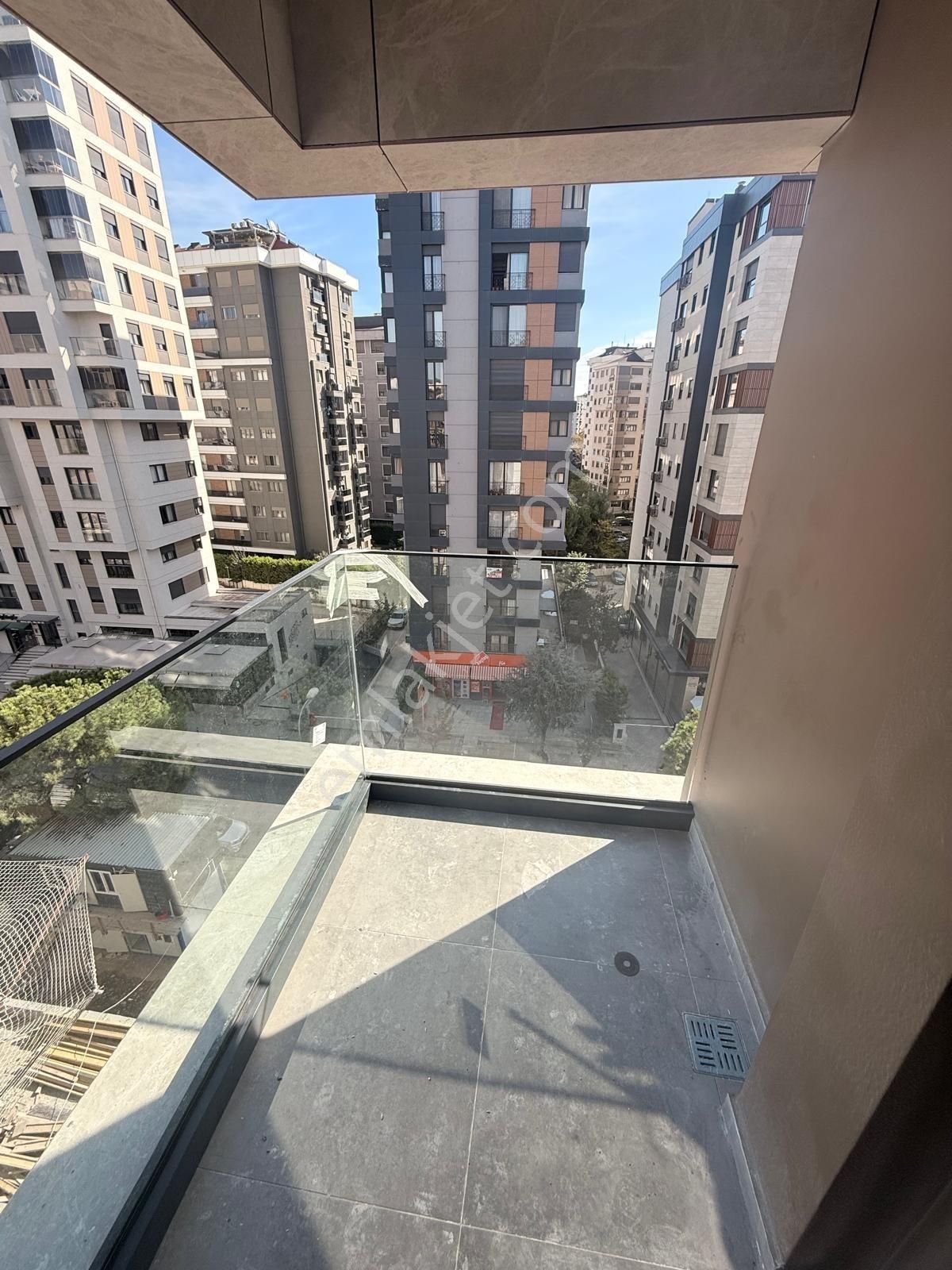 Utkudan Suadiyede Balkonlu Oturuma Hazır Sıfır Binada 2+1 Daire - Görsel 5