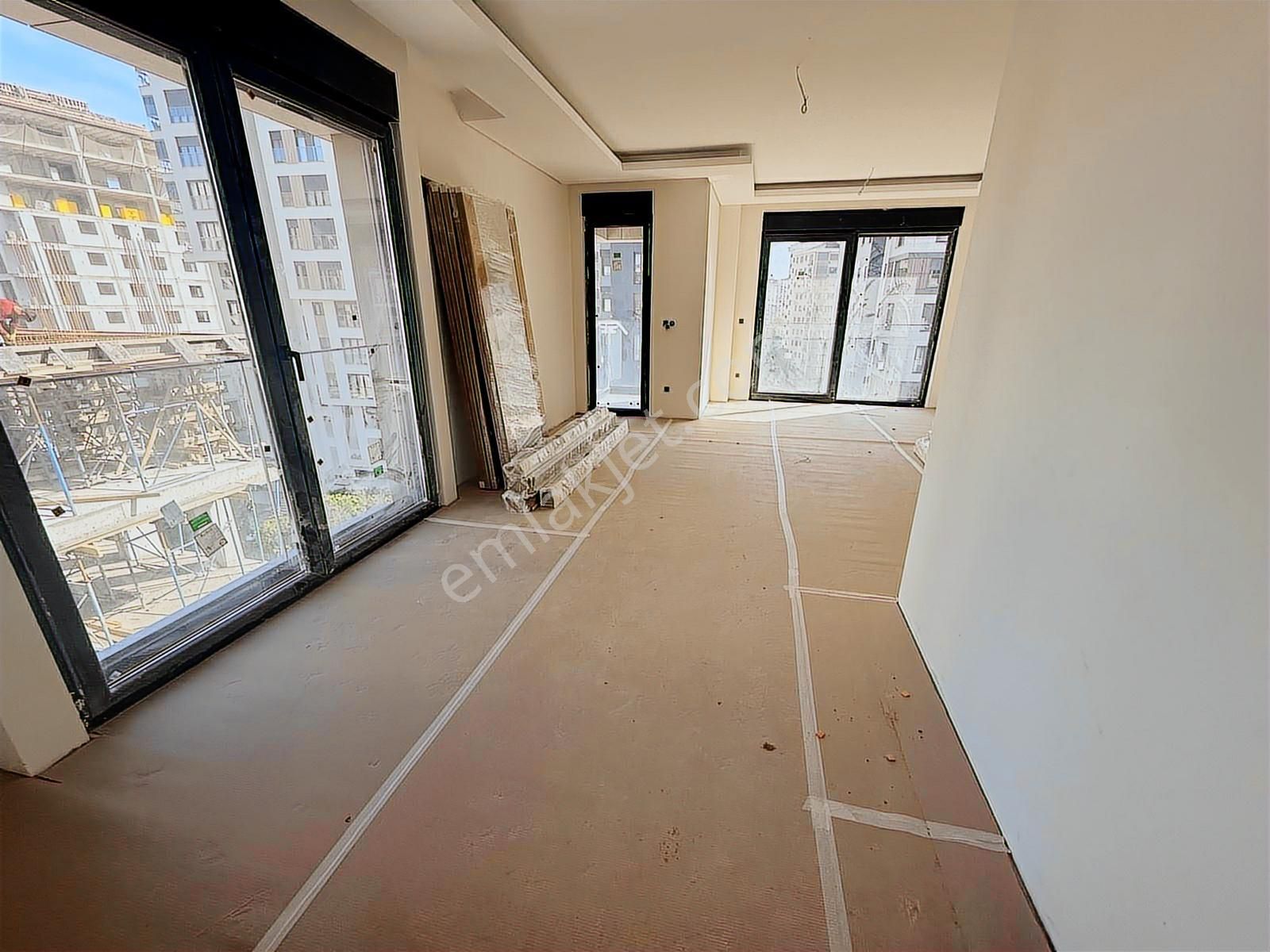 Utkudan Suadiyede Balkonlu Oturuma Hazır Sıfır Binada 2+1 Daire