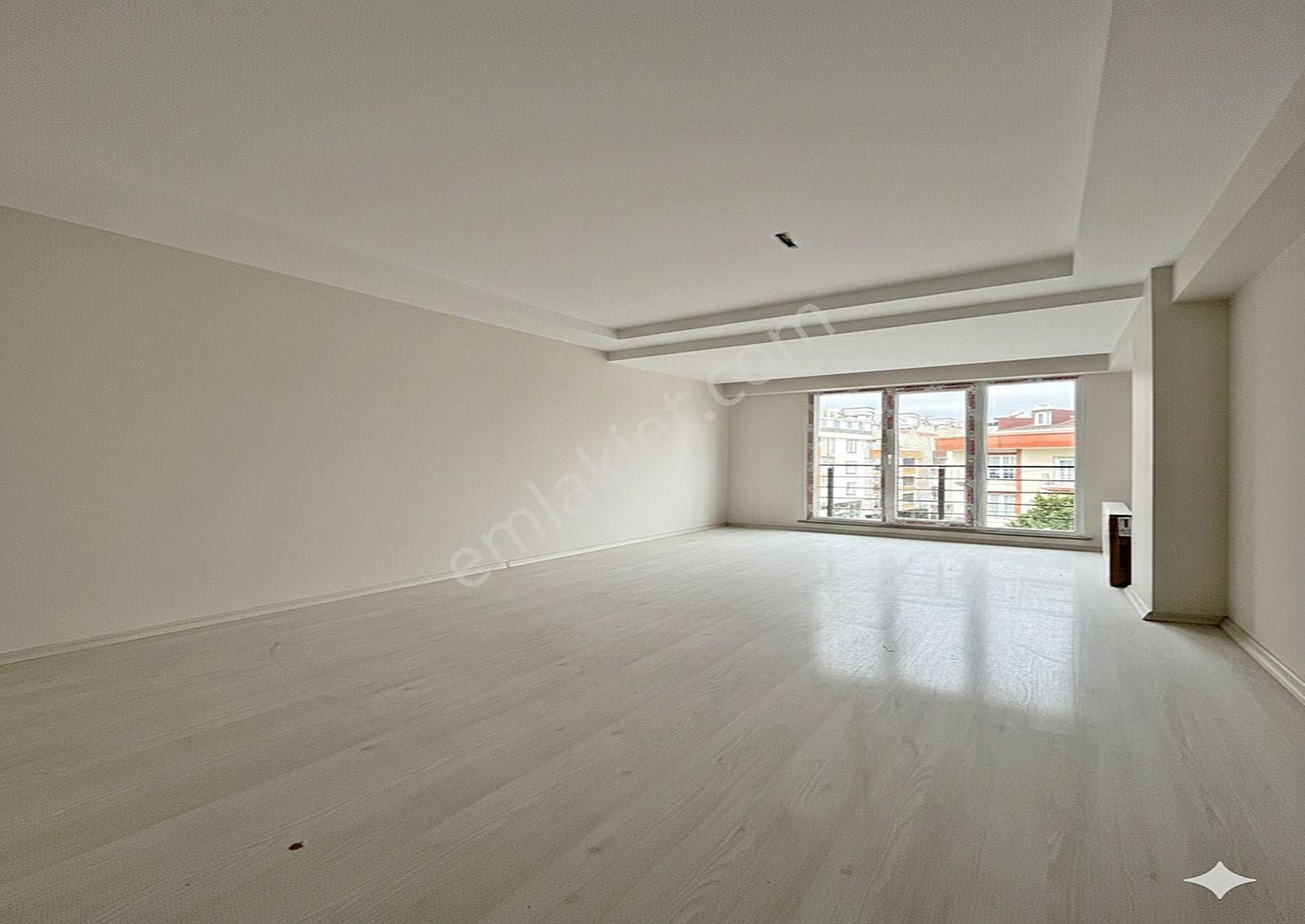 Metrobüse 1dk Sıfır Mülkiyetli Arakat 1+1 Yatırım Satılık Daire