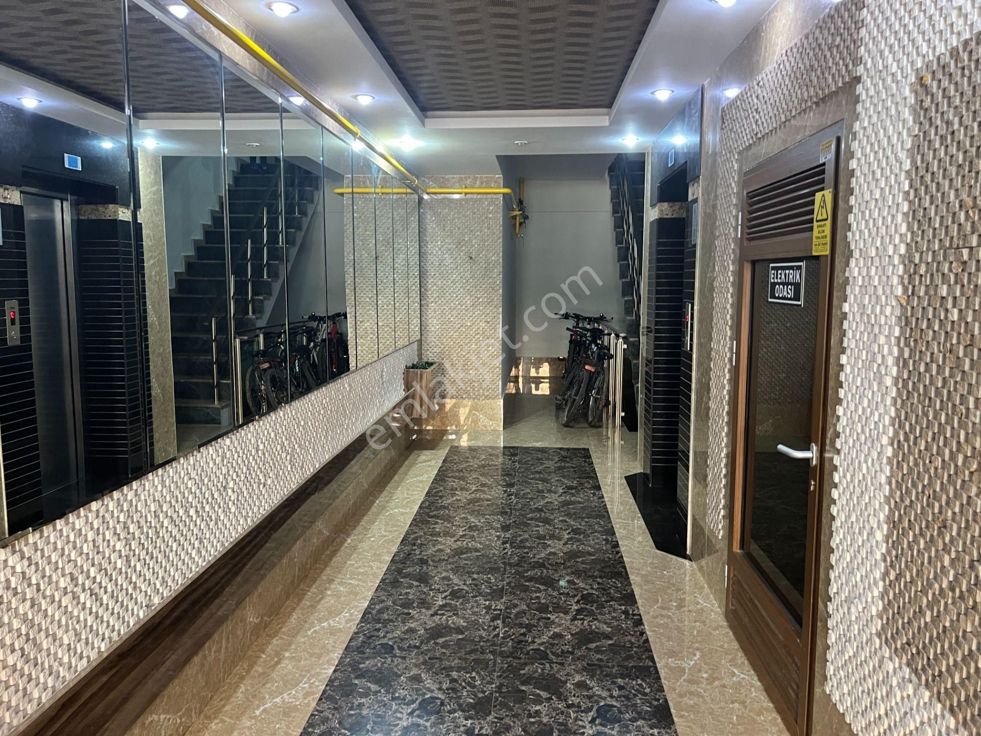 Merkezde Lüks Sitede Katta Çok Geniş Ebeveyn Banyolu 2+1 - Görsel 32