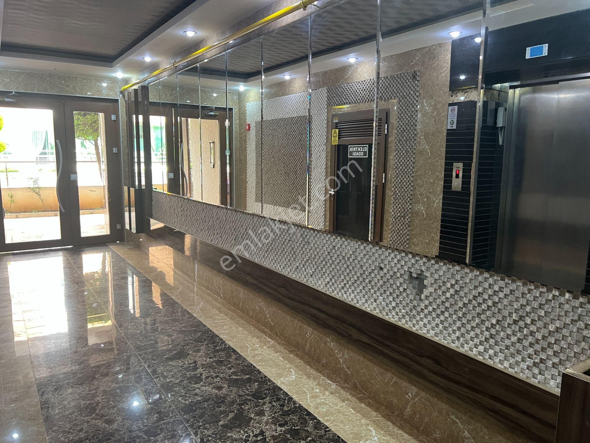 Merkezde Lüks Sitede Katta Çok Geniş Ebeveyn Banyolu 2+1 - Görsel 33