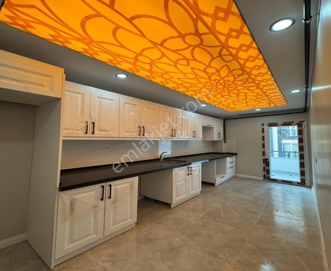 Metrobüse 5 Dakika Yürüme Mesafesinde Sıfır 2+1!!!