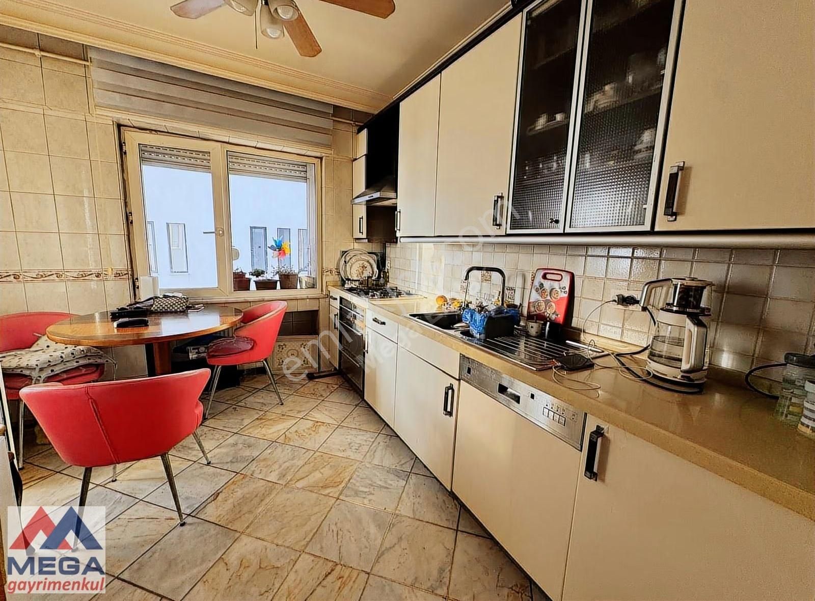 Mega'dan Kalamış Da 150 M2 3+1 Deniz Manzaralı Balkonlu Fırsat - Görsel 12