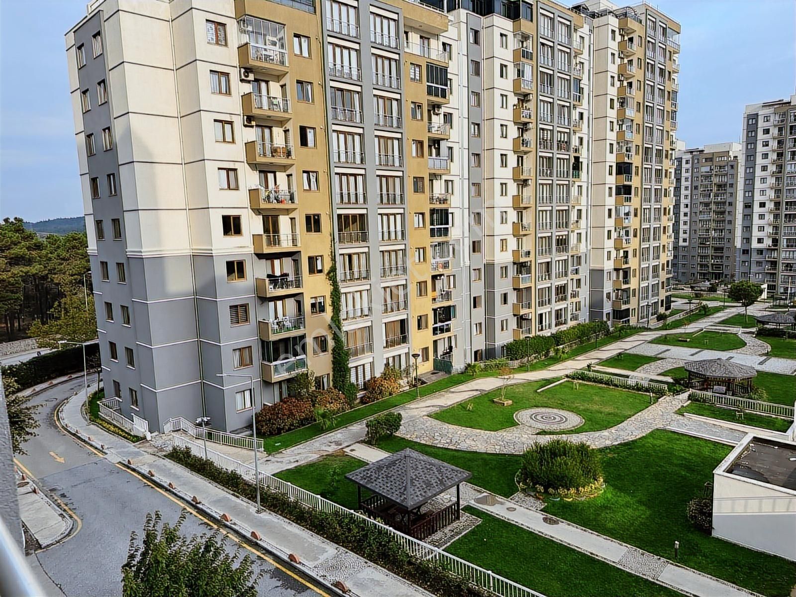 Alemdağ Emlak Konutları 4+1 Havuz Manzaralı Daire - Görsel 3