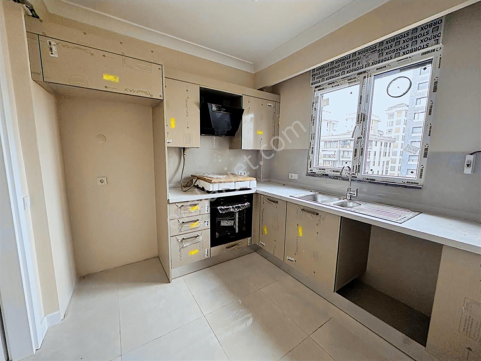 Erenköy Taşmektep Sokakta Aydınlık Balkonlu Satılık Daire - Görsel 11