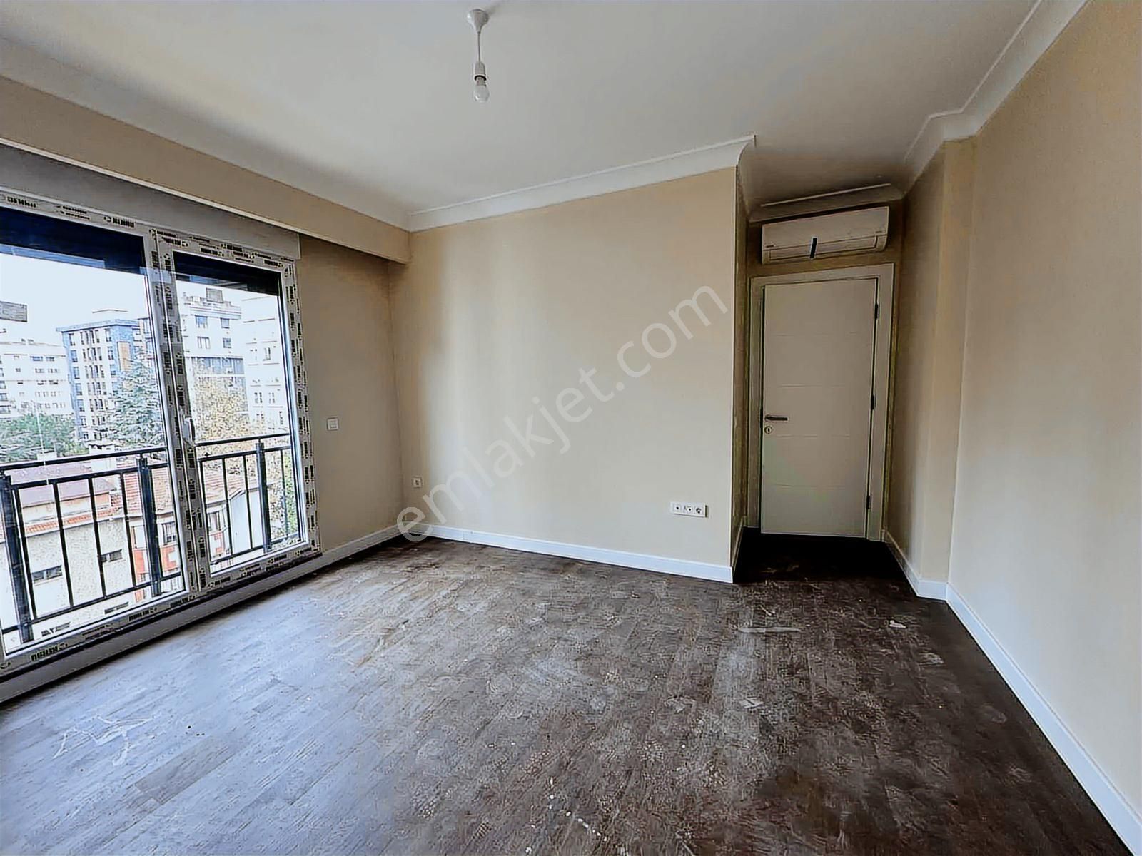 Erenköy Taşmektep Sokakta Aydınlık Balkonlu Satılık Daire - Görsel 13