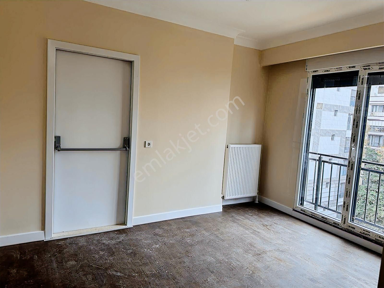 Erenköy Taşmektep Sokakta Aydınlık Balkonlu Satılık Daire - Görsel 35