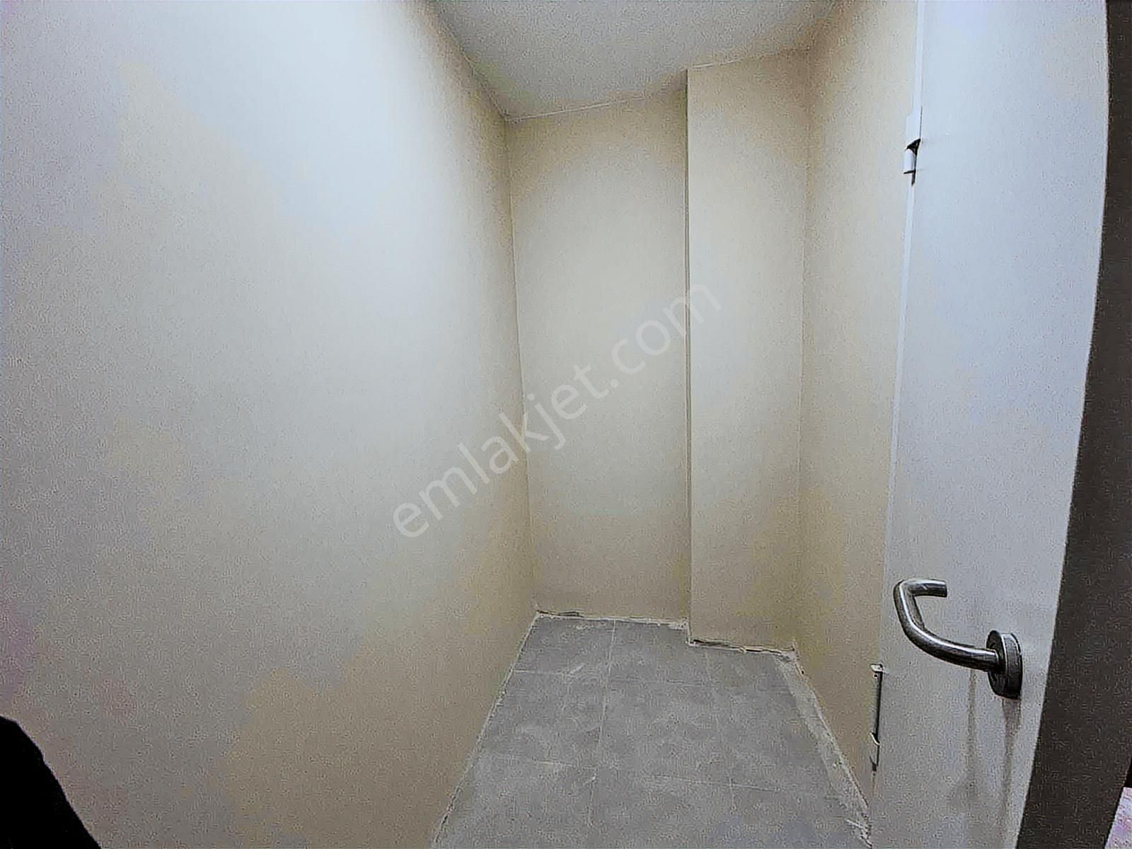 Erenköy Taşmektep Sokakta Aydınlık Balkonlu Satılık Daire - Görsel 2