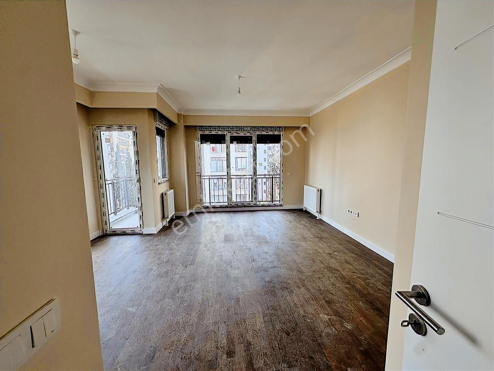 Erenköy Taşmektep Sokakta Aydınlık Balkonlu Satılık Daire - Görsel 4