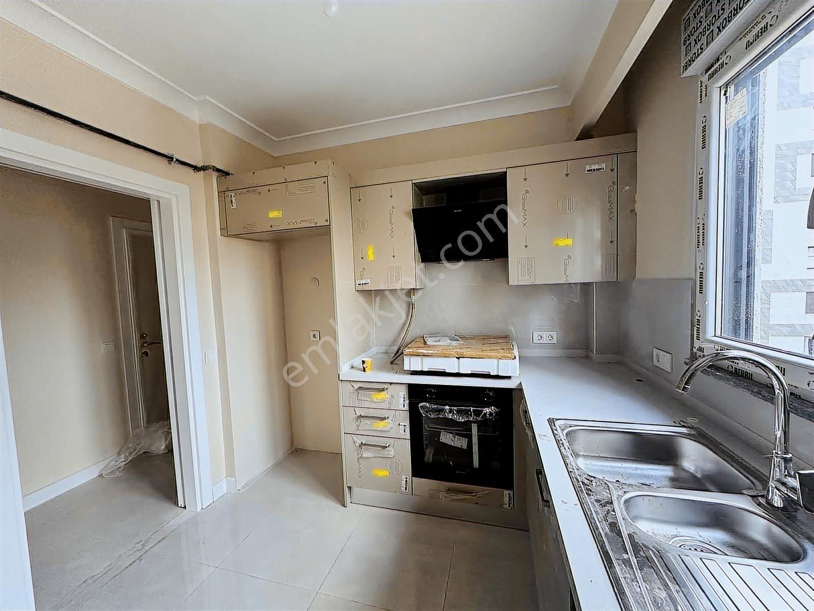 Erenköy Taşmektep Sokakta Aydınlık Balkonlu Satılık Daire - Görsel 9