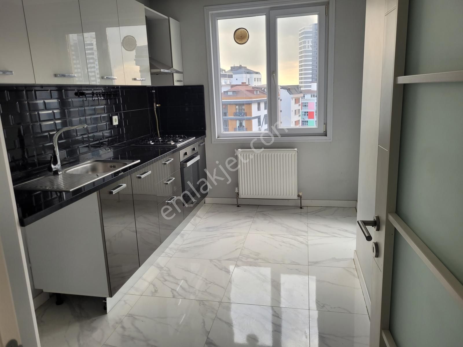 Almarin Park Sitesinde Peyzaj Manzaralı Ebeveyn Banyolu 3+1 - Görsel 2