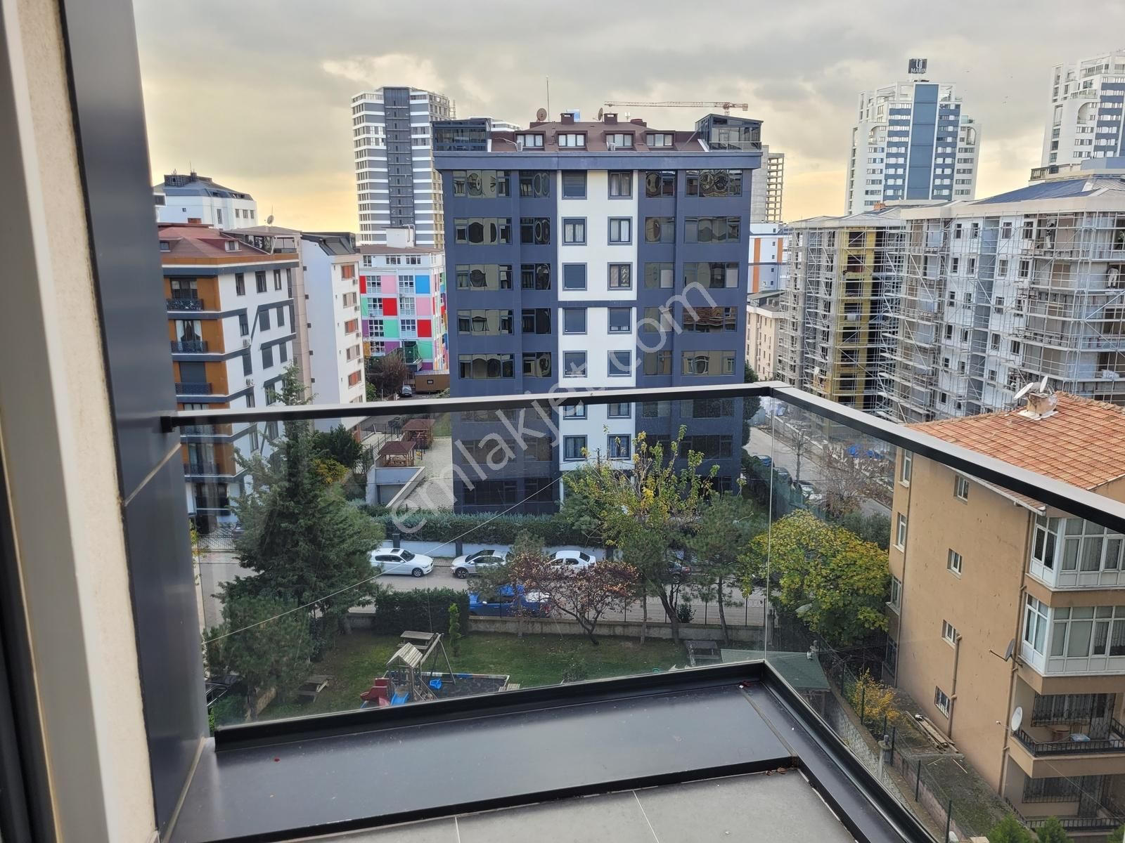 Almarin Park Sitesinde Peyzaj Manzaralı Ebeveyn Banyolu 3+1 - Görsel 6