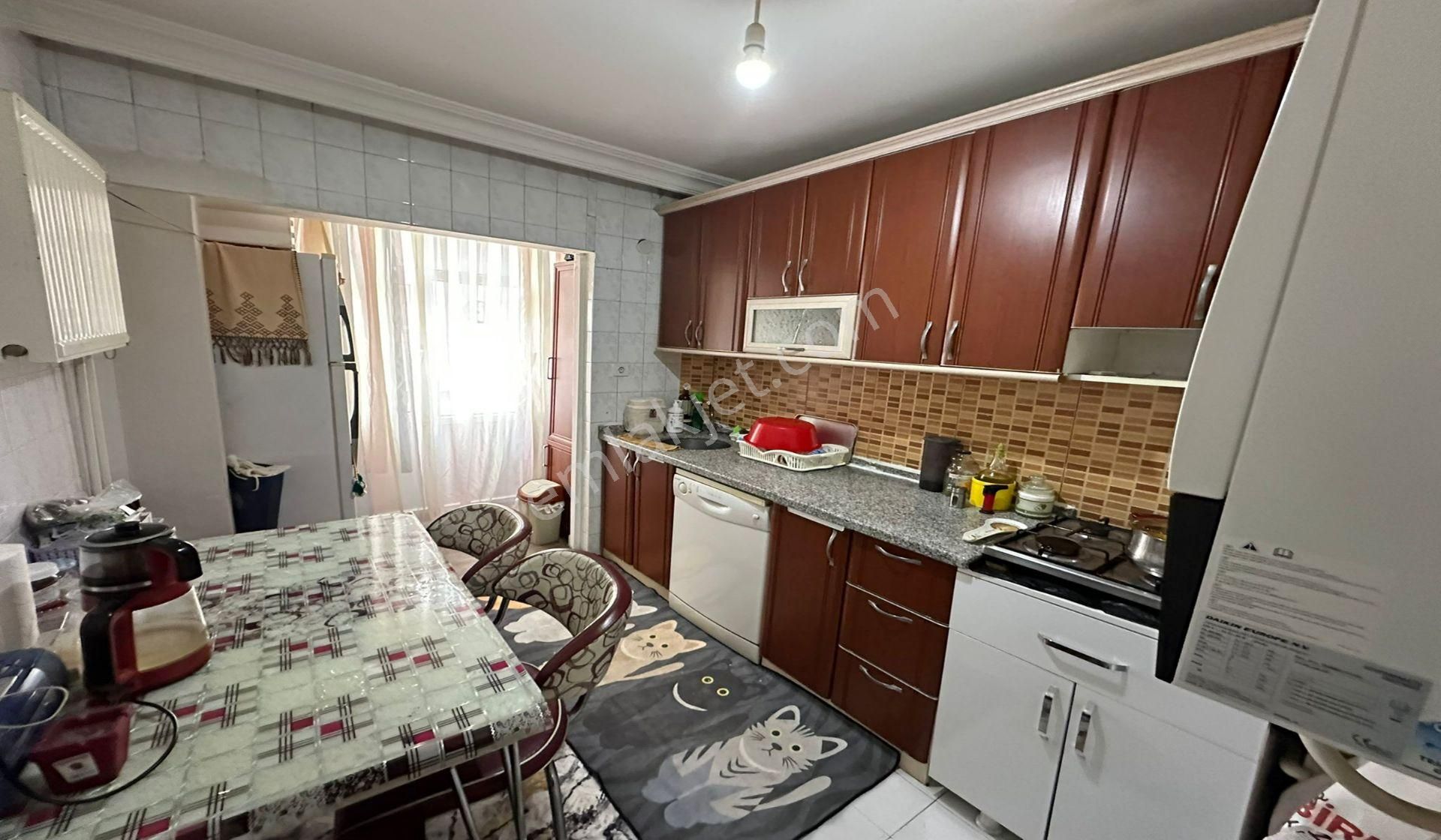 Kuşcağız Sakız Ağacı Caddesinde 3+1 Katta Bağımsız Kök Tapu