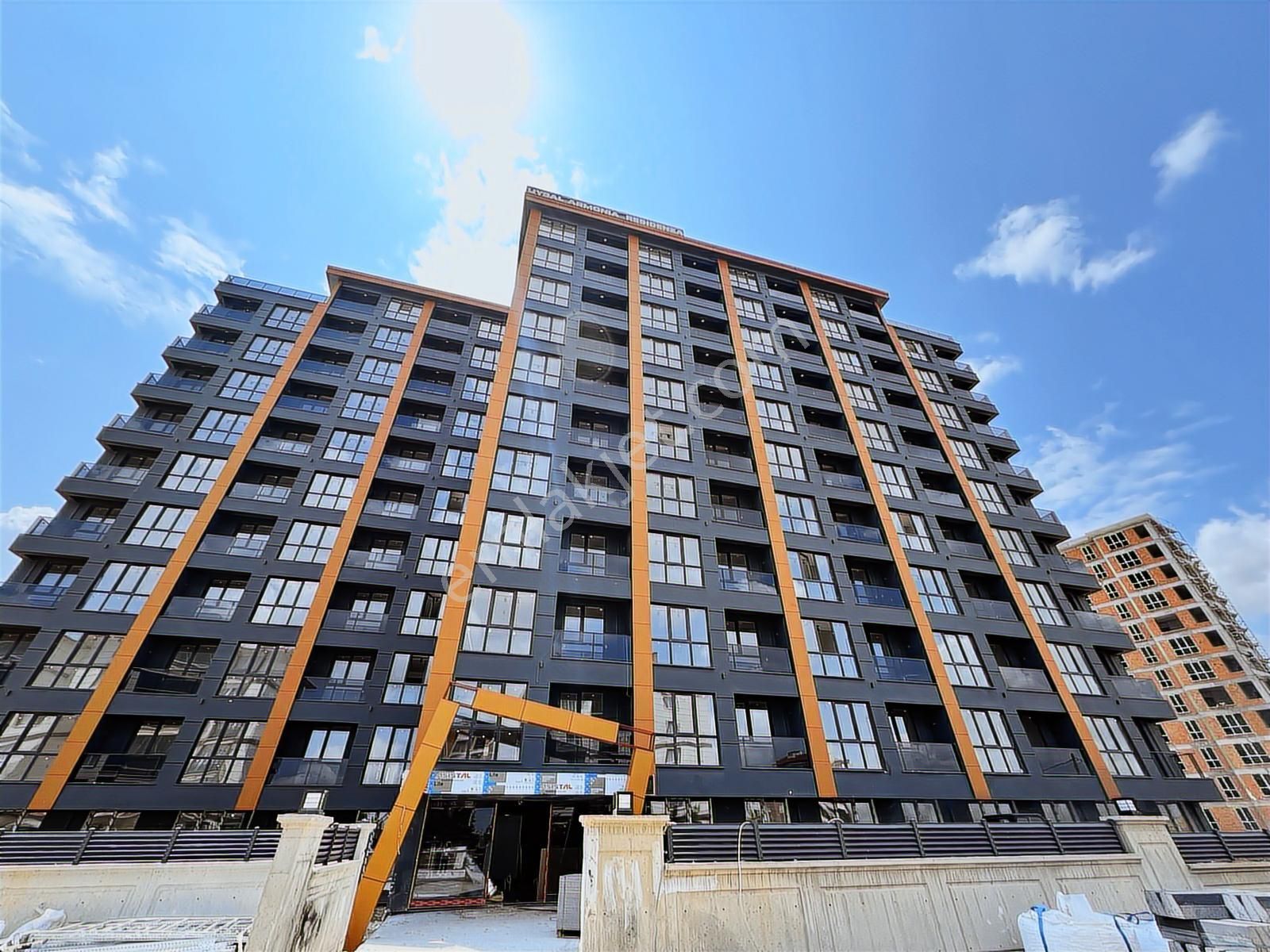 Redstone'den Armonıa Resıdenza'da Havuz Cephe Satılık 1+1 Daire
