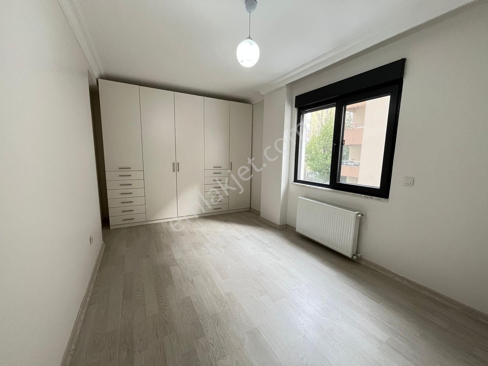 Utkudan Kozyatağında Minibüs Cad. Paralel Balkonlu Satılık 3+1 - Görsel 4