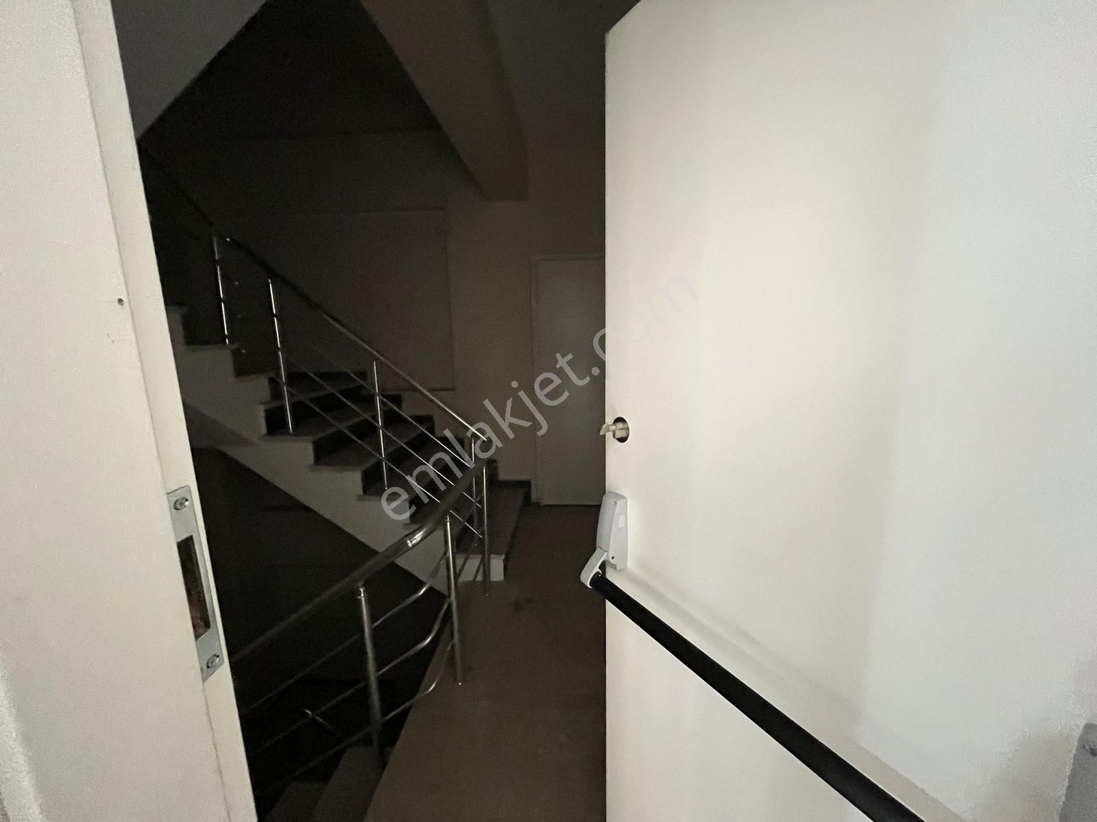 Utkudan Kozyatağında Minibüs Cad. Paralel Balkonlu Satılık 3+1 - Görsel 8