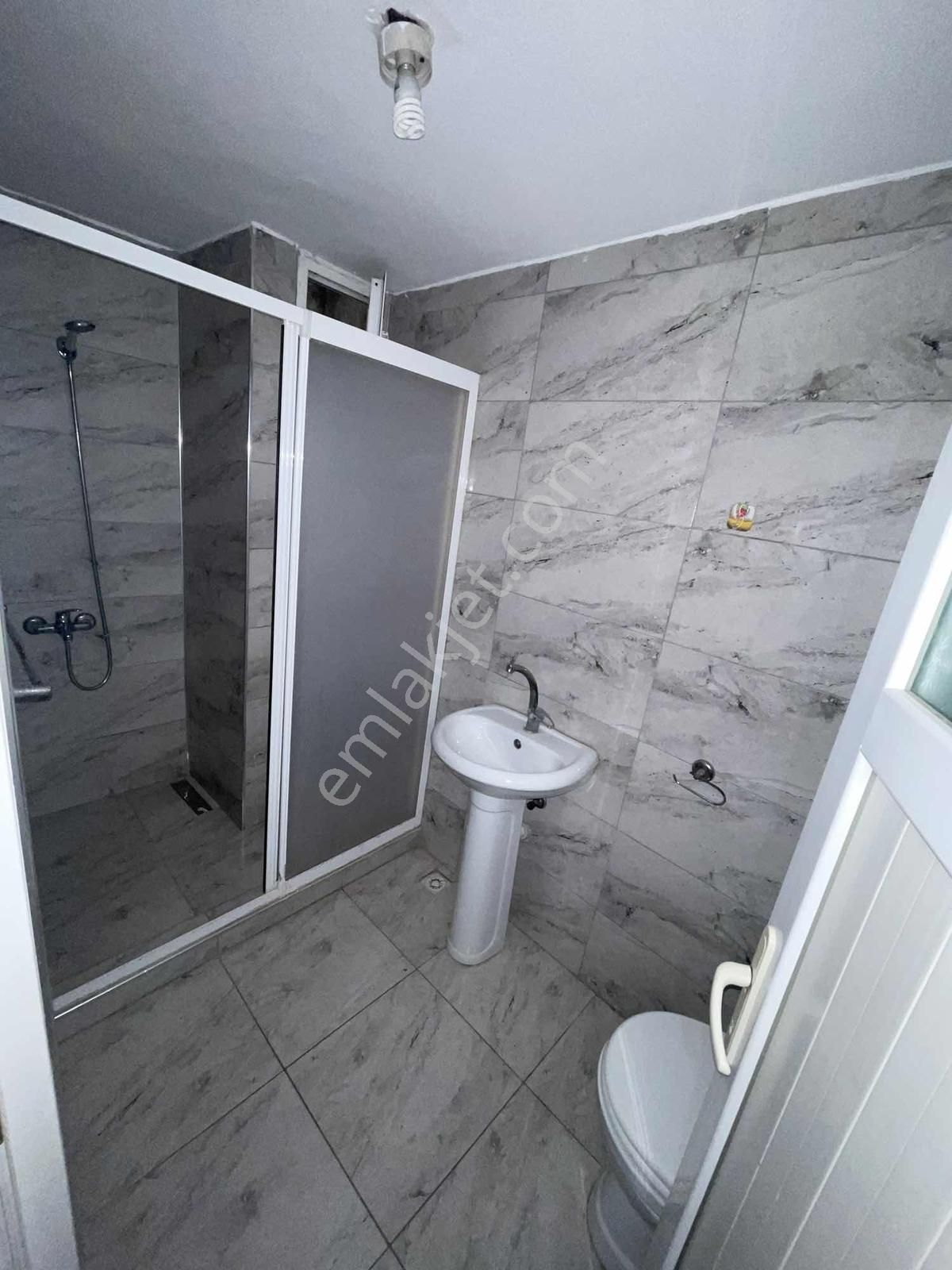 Koru Emlaktan Doğalgazlı, Çift Balkonlu,ara Kat Kiralık Daire - Görsel 3