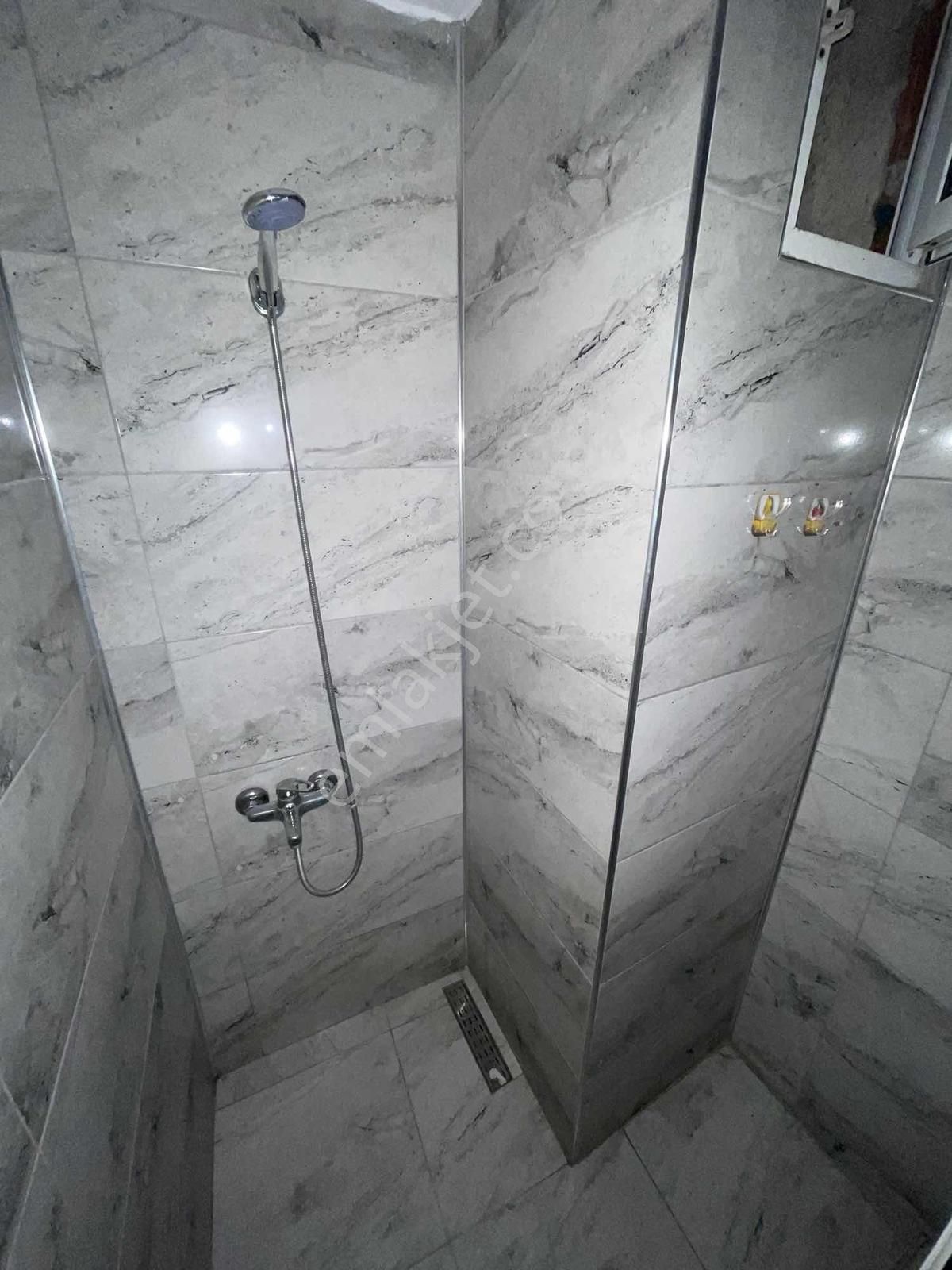 Koru Emlaktan Doğalgazlı, Çift Balkonlu,ara Kat Kiralık Daire - Görsel 9