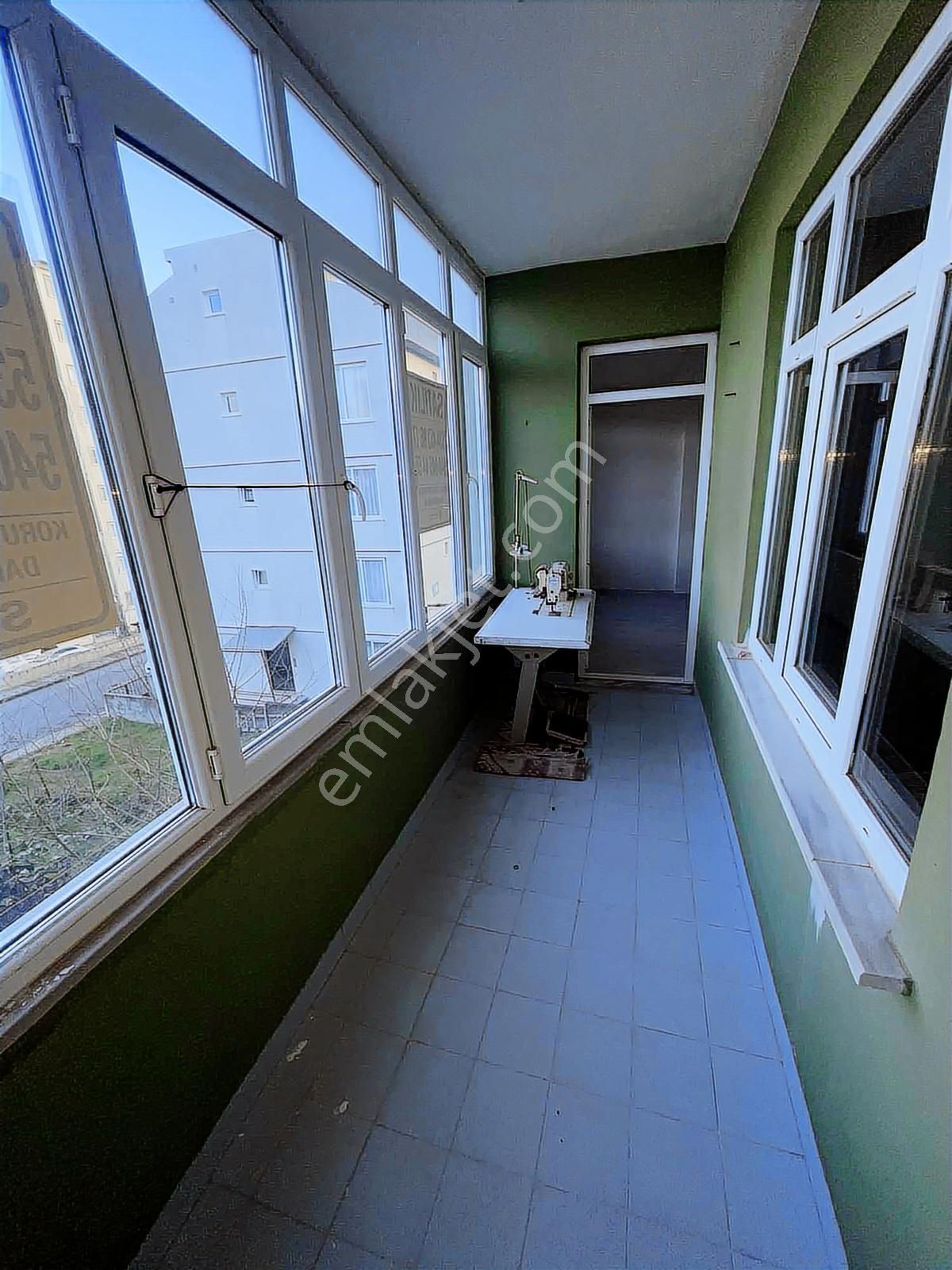 Koru Emlaktan Doğalgazlı, Çift Balkonlu,ara Kat Kiralık Daire - Görsel 24