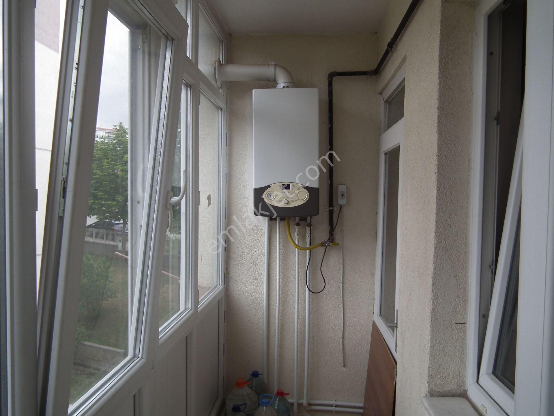 Kiralık 3+1 Daire- Metro Yanında- Güzel Lokasyonda - Görsel 9