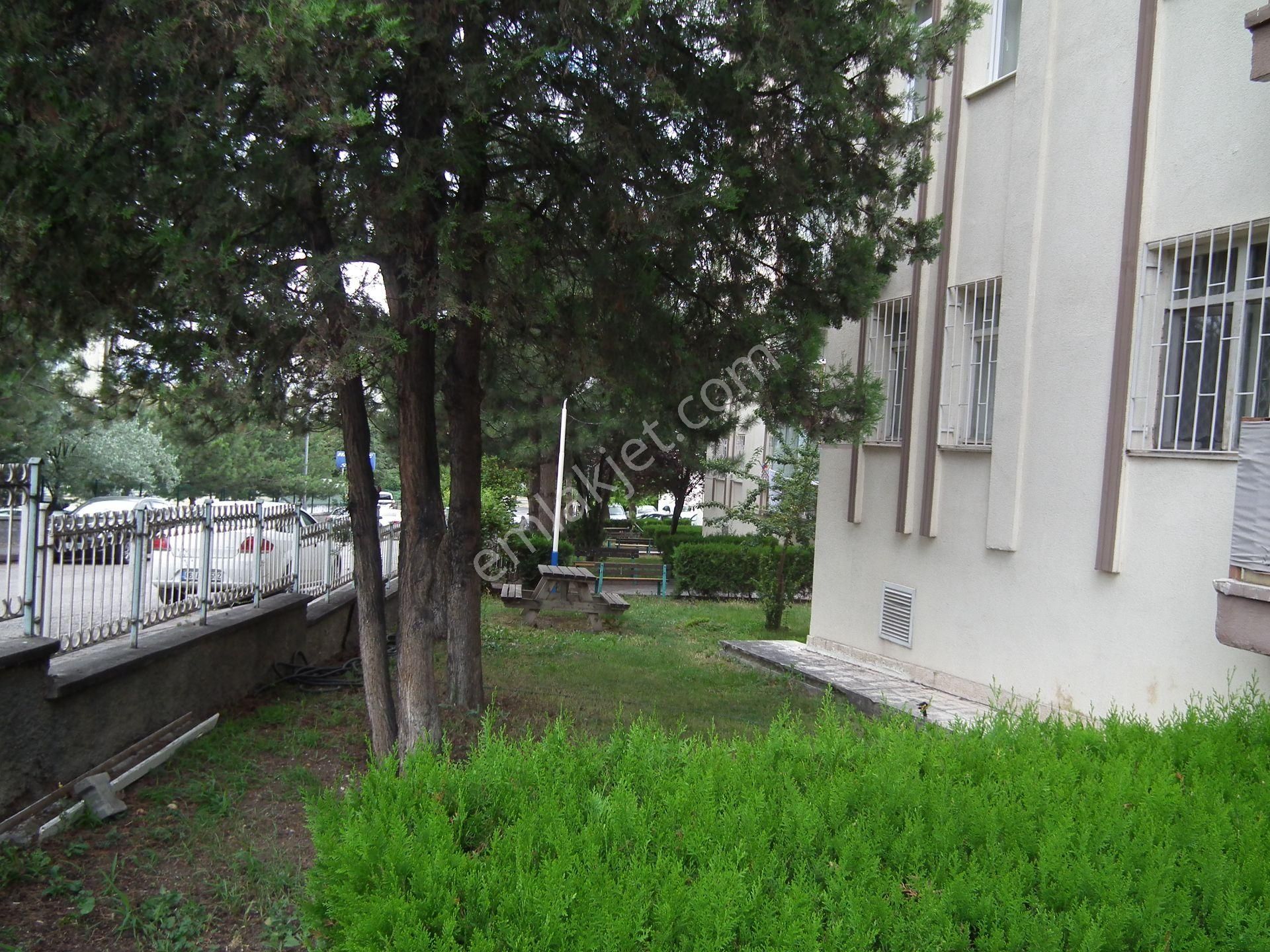 Kiralık 3+1 Daire- Metro Yanında- Güzel Lokasyonda - Görsel 3