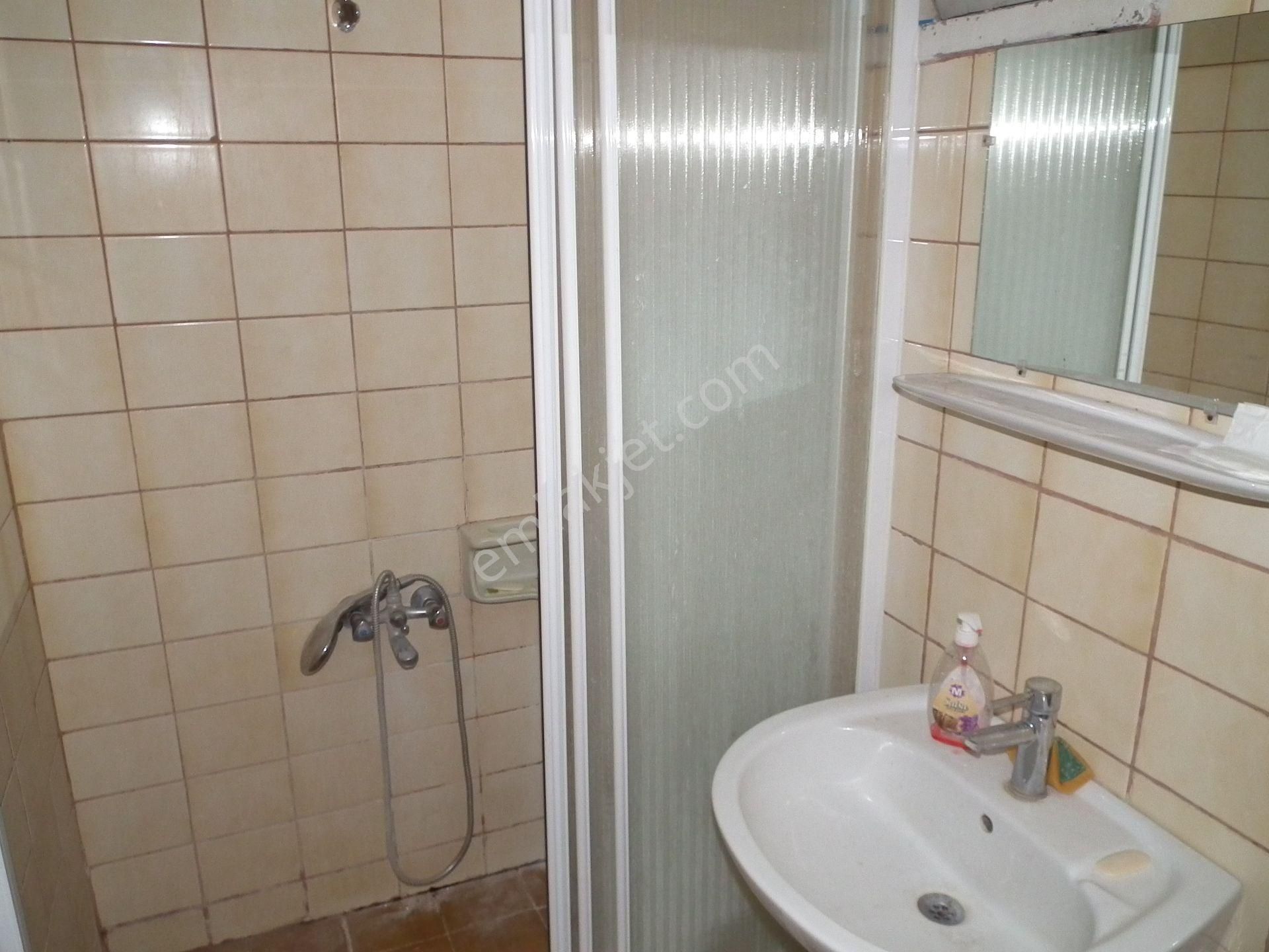 Kiralık 3+1 Daire- Metro Yanında- Güzel Lokasyonda - Görsel 7