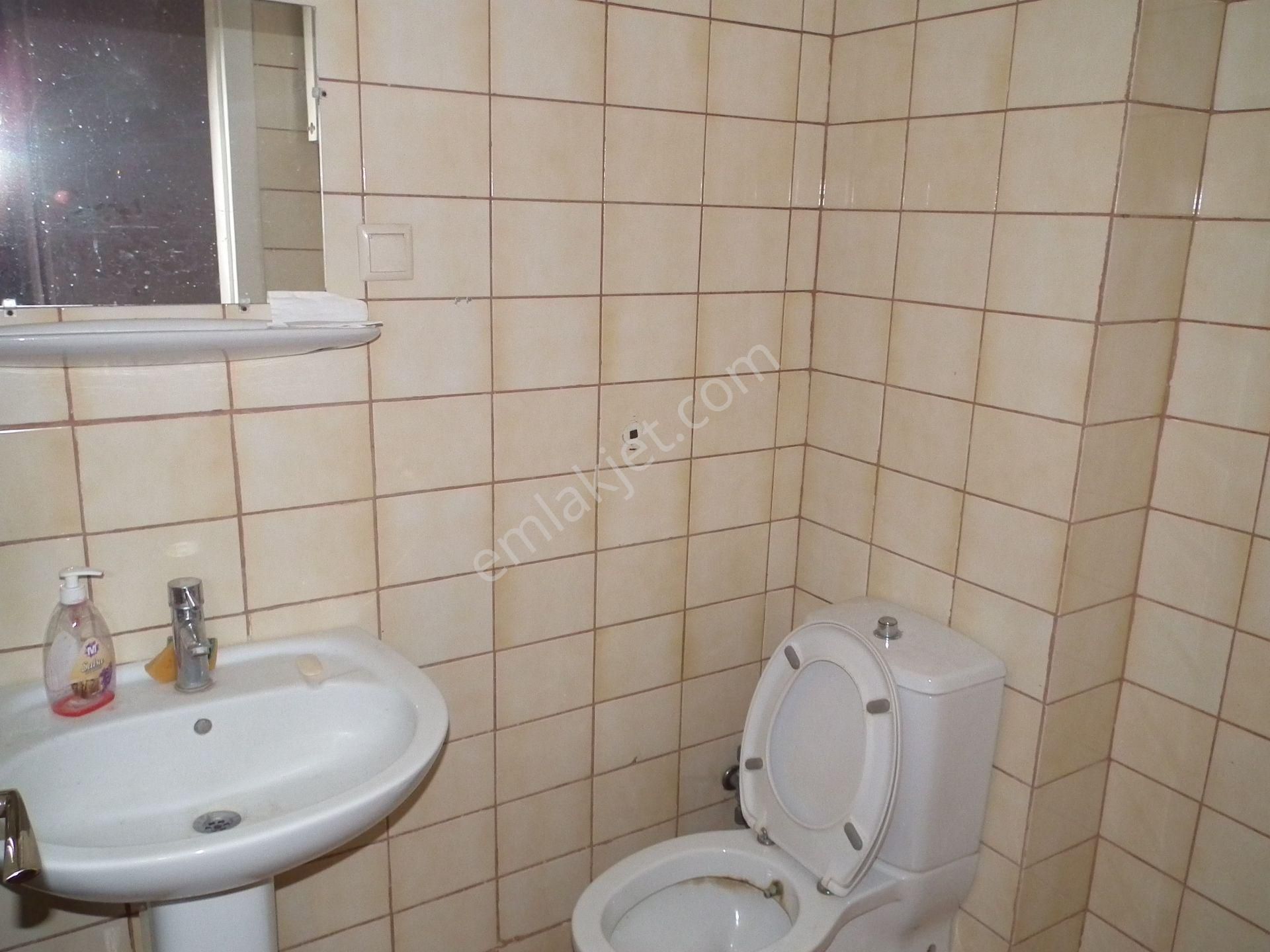 Kiralık 3+1 Daire- Metro Yanında- Güzel Lokasyonda - Görsel 6