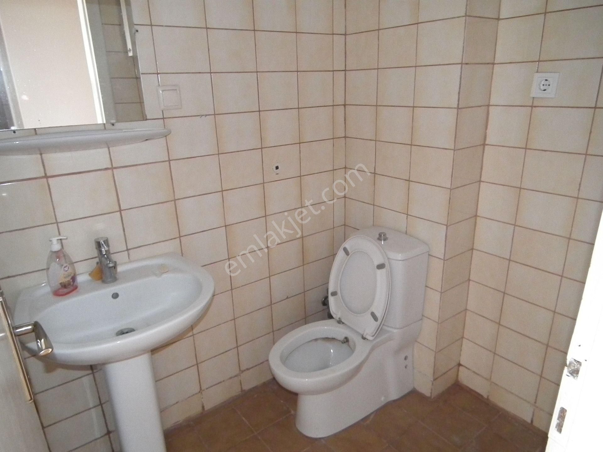 Kiralık 3+1 Daire- Metro Yanında- Güzel Lokasyonda - Görsel 27