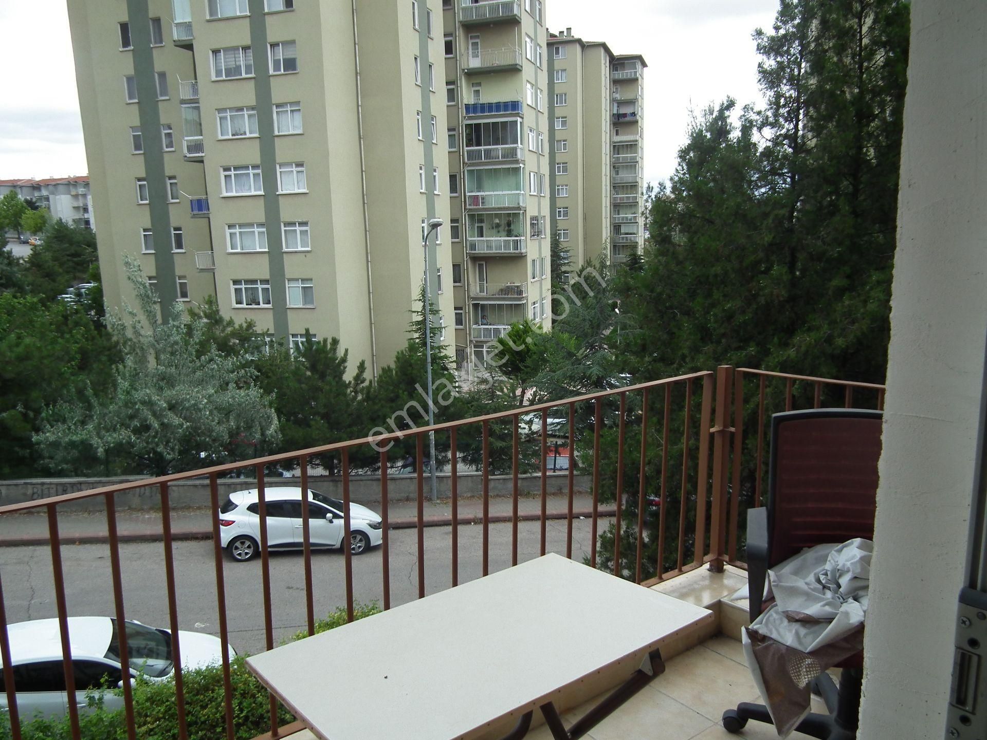 Kiralık 3+1 Daire- Metro Yanında- Güzel Lokasyonda - Görsel 13