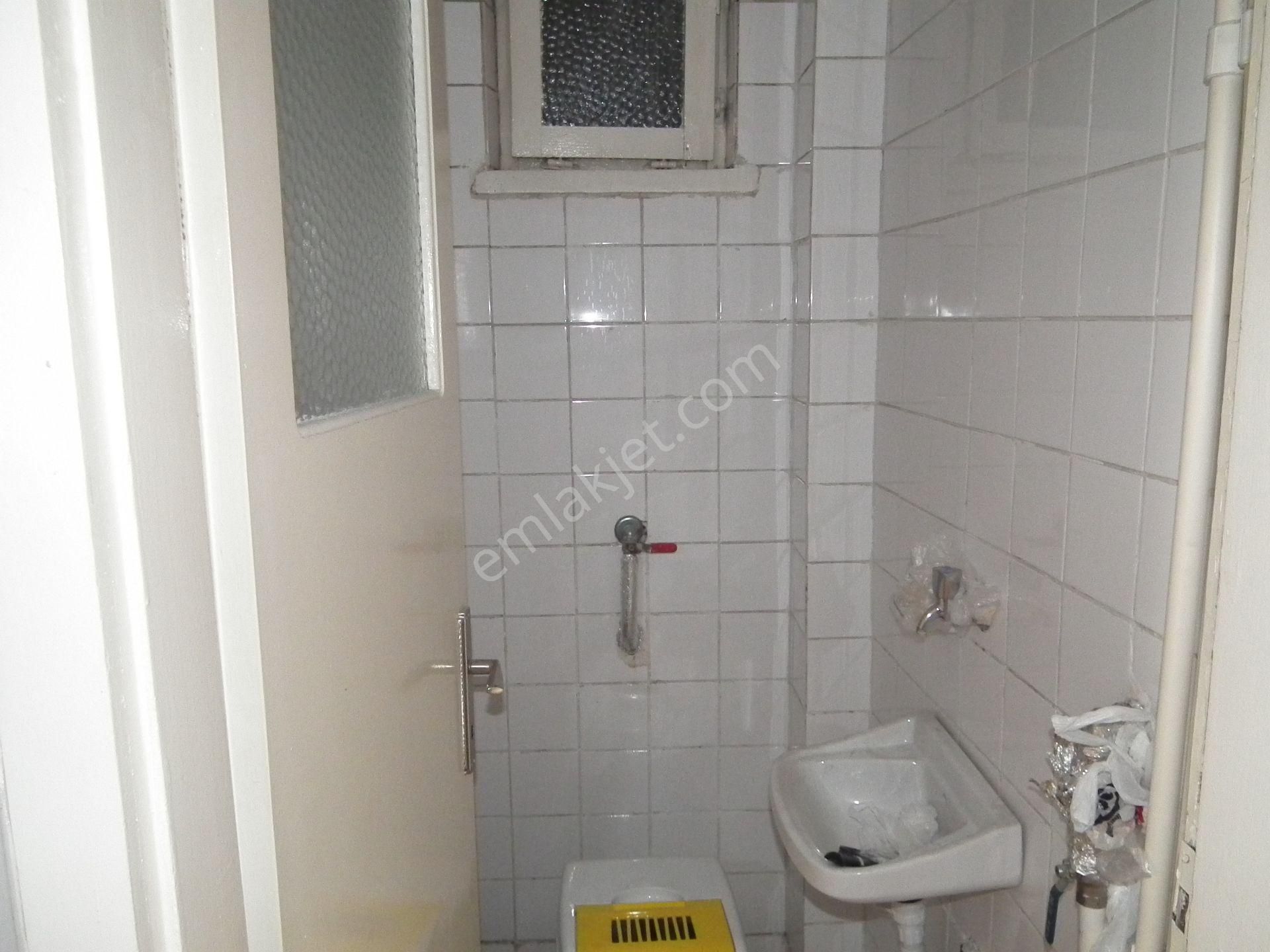 Kiralık 3+1 Daire- Metro Yanında- Güzel Lokasyonda - Görsel 12