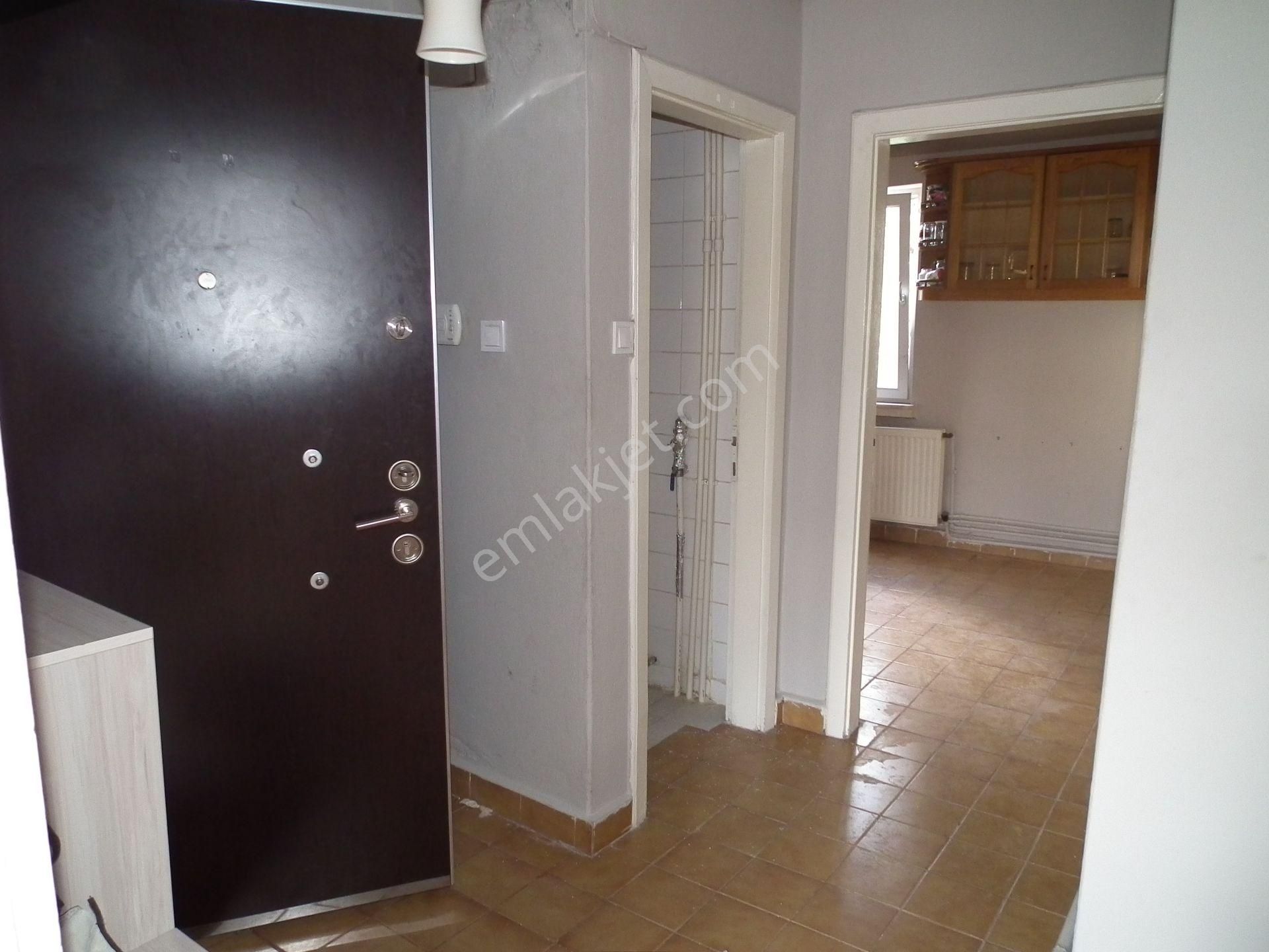 Kiralık 3+1 Daire- Metro Yanında- Güzel Lokasyonda - Görsel 20